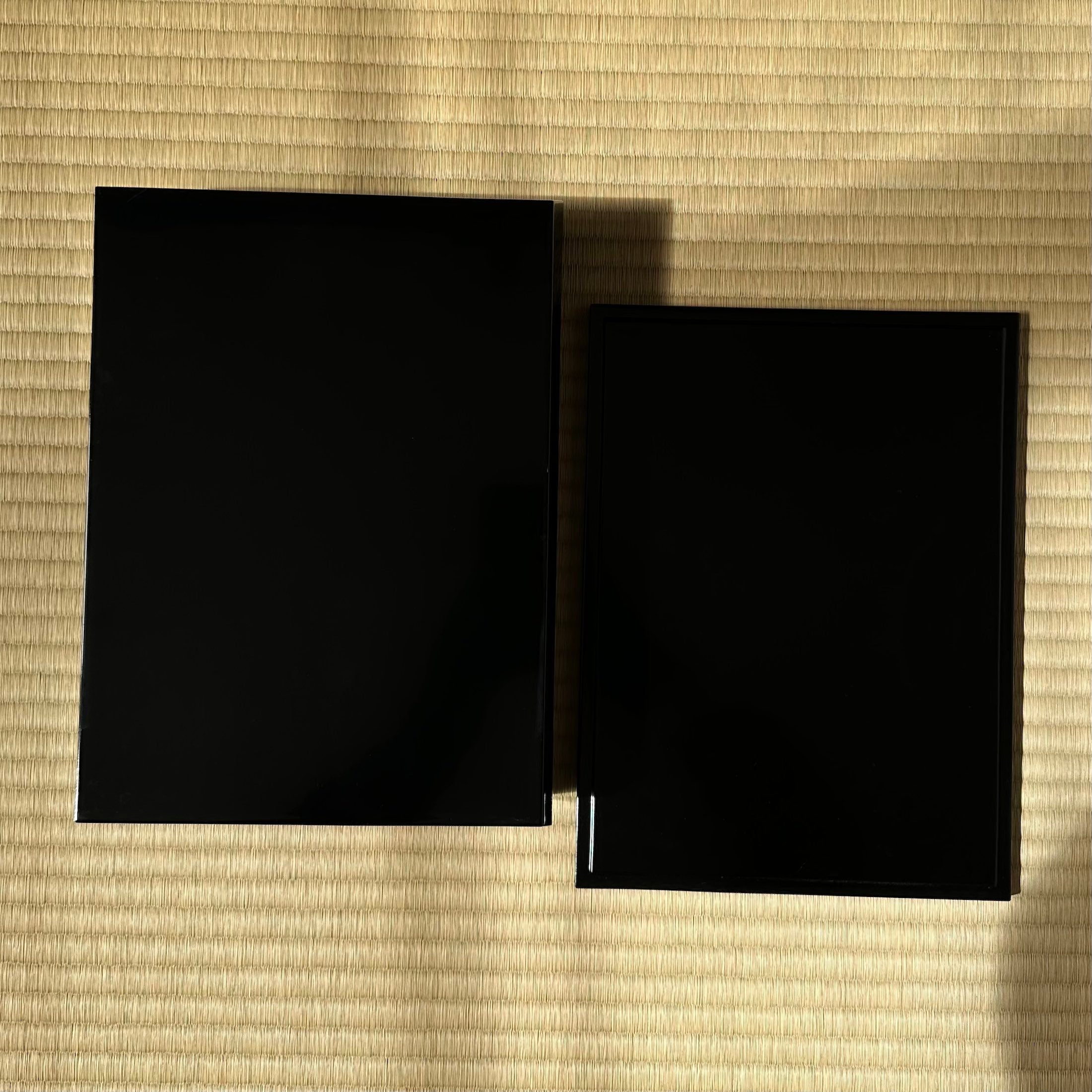 Tebako (boîte japonaise) laque urushi, or et nacre, décor de chō (papillons)