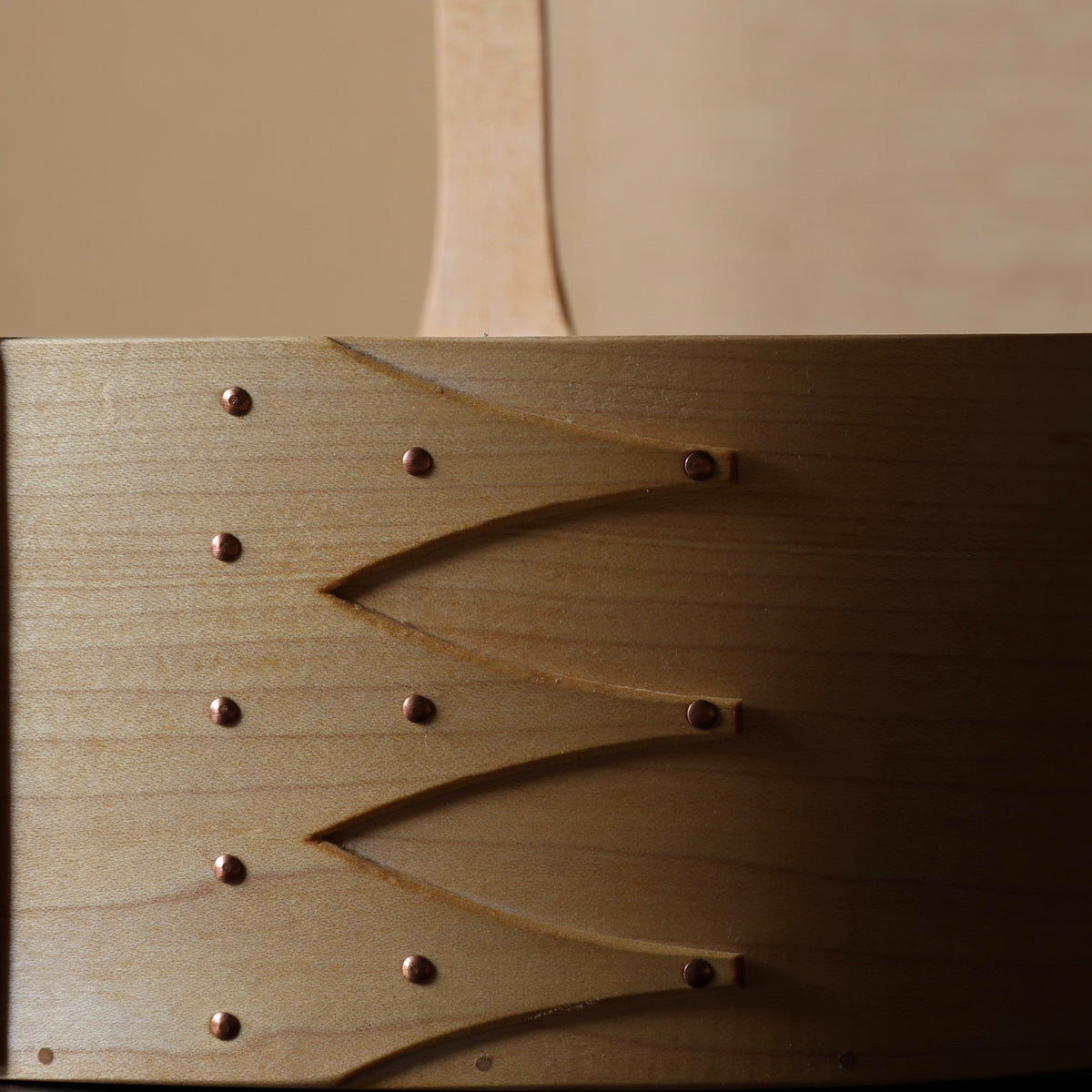 Boîte panier à anse japonaise en bois d'érable de l'atelier Unoh