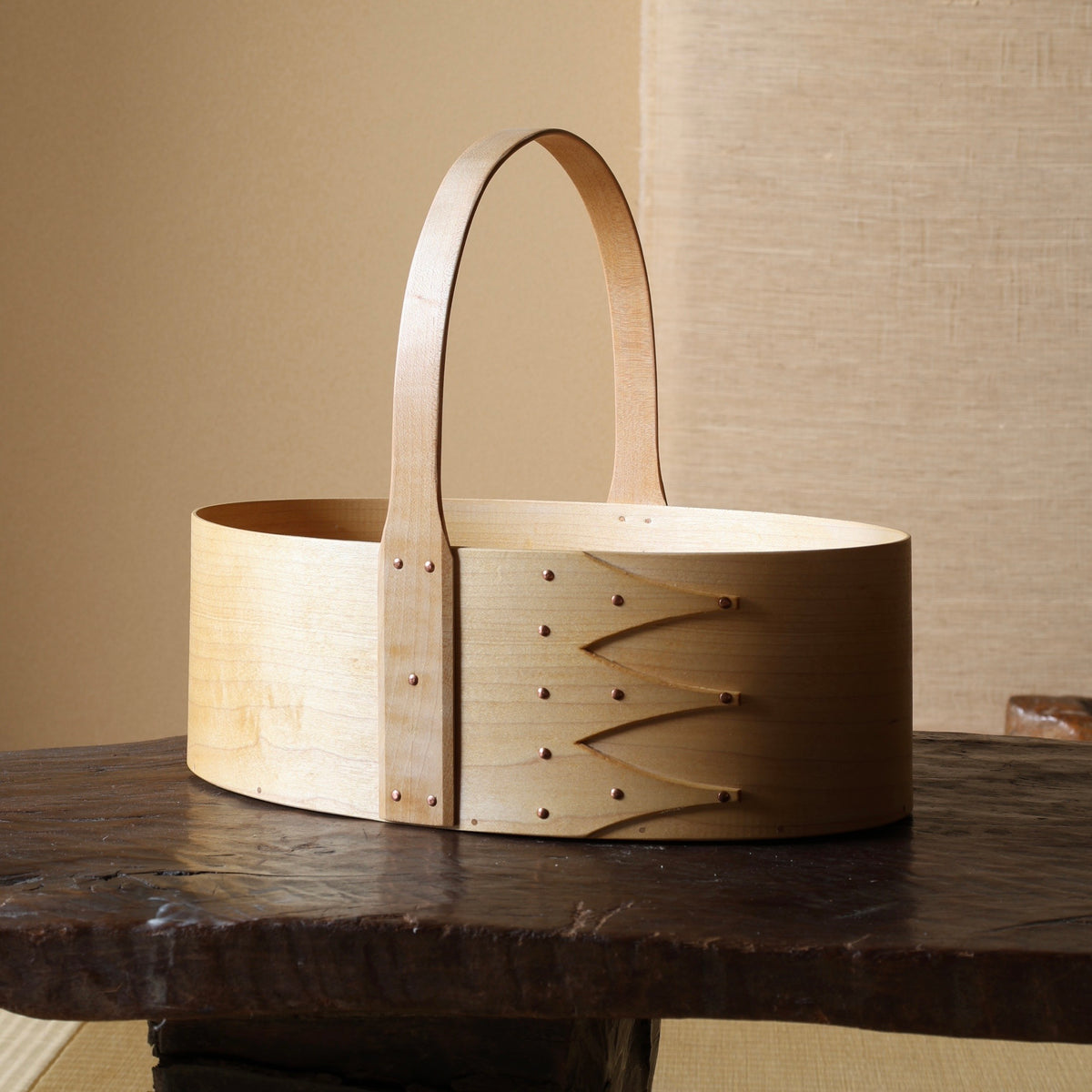 Boîte panier à anse japonaise en bois d'érable de l'atelier Unoh