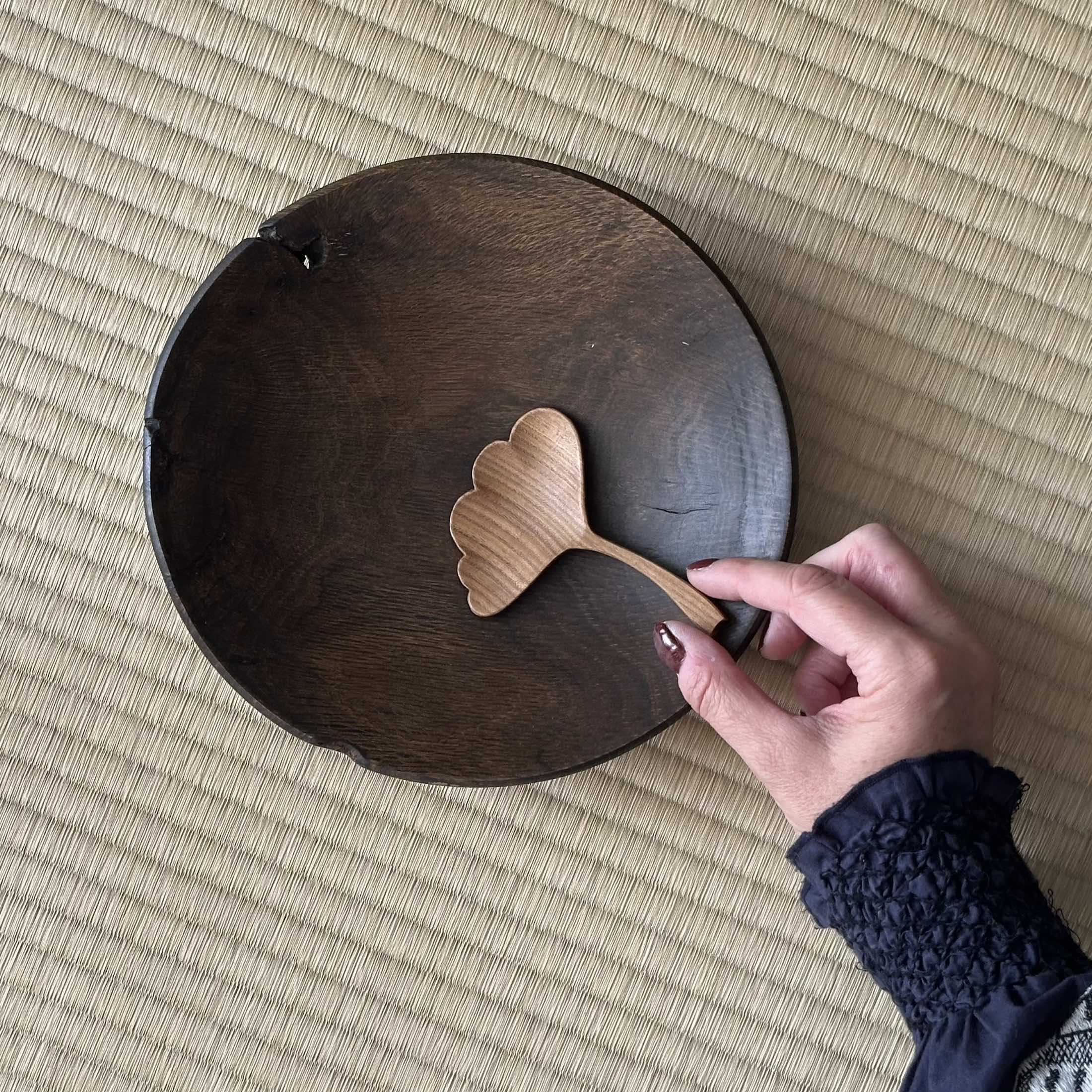 Coupelle en nara (chêne japonais) de Masahito Ikeda