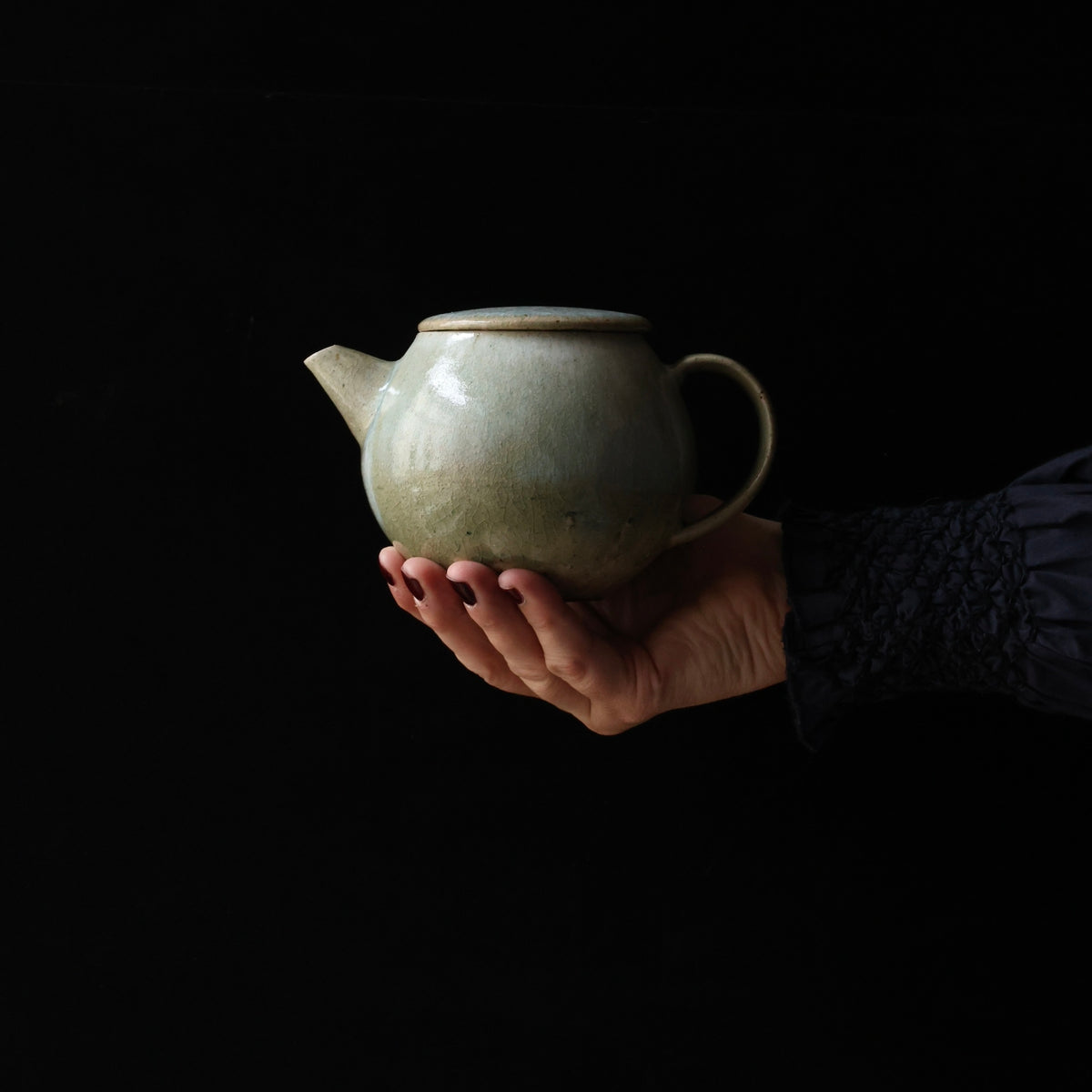 Théière kyūsu à glaçure de cendre de l’atelier Tokinoha