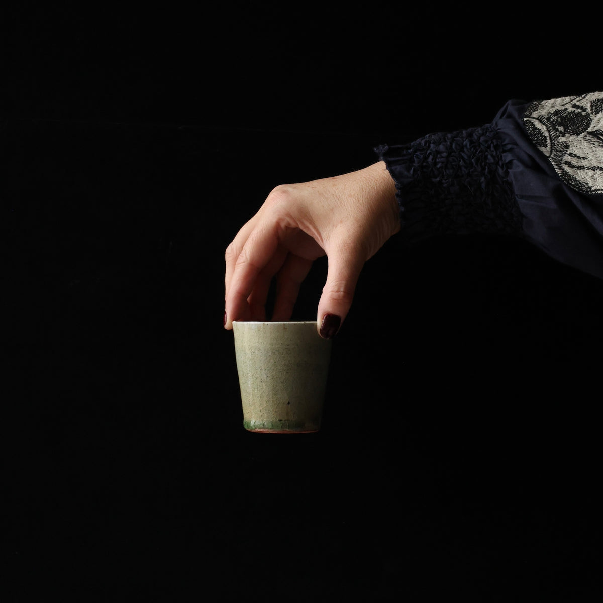 Tasse à glaçure de cendre de l’atelier Tokinoha