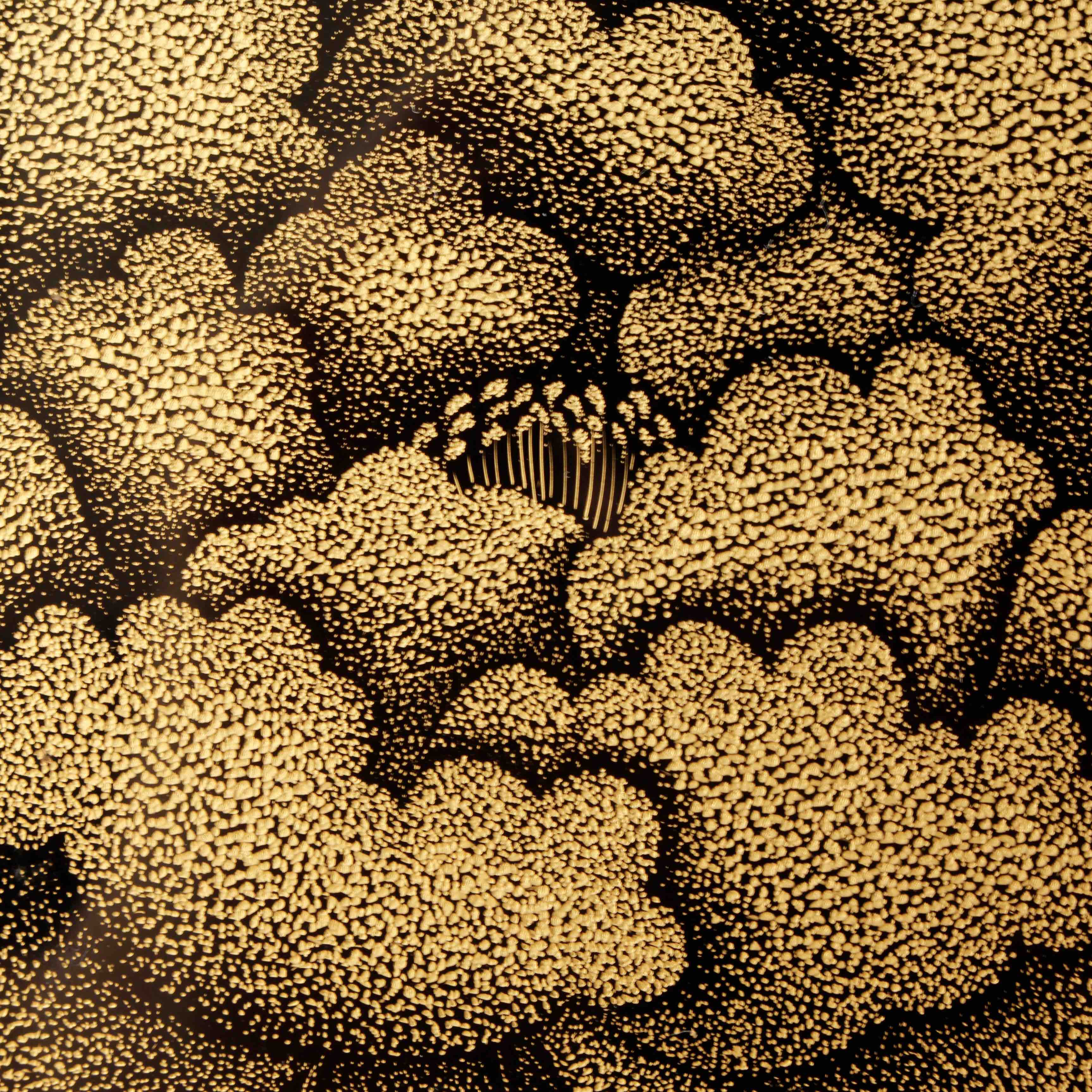 Chabako (boîte japonaise pour la cérémonie du thé) en laque urushi et or, décor pivoine en chinkin de Higashi Tsunehiro