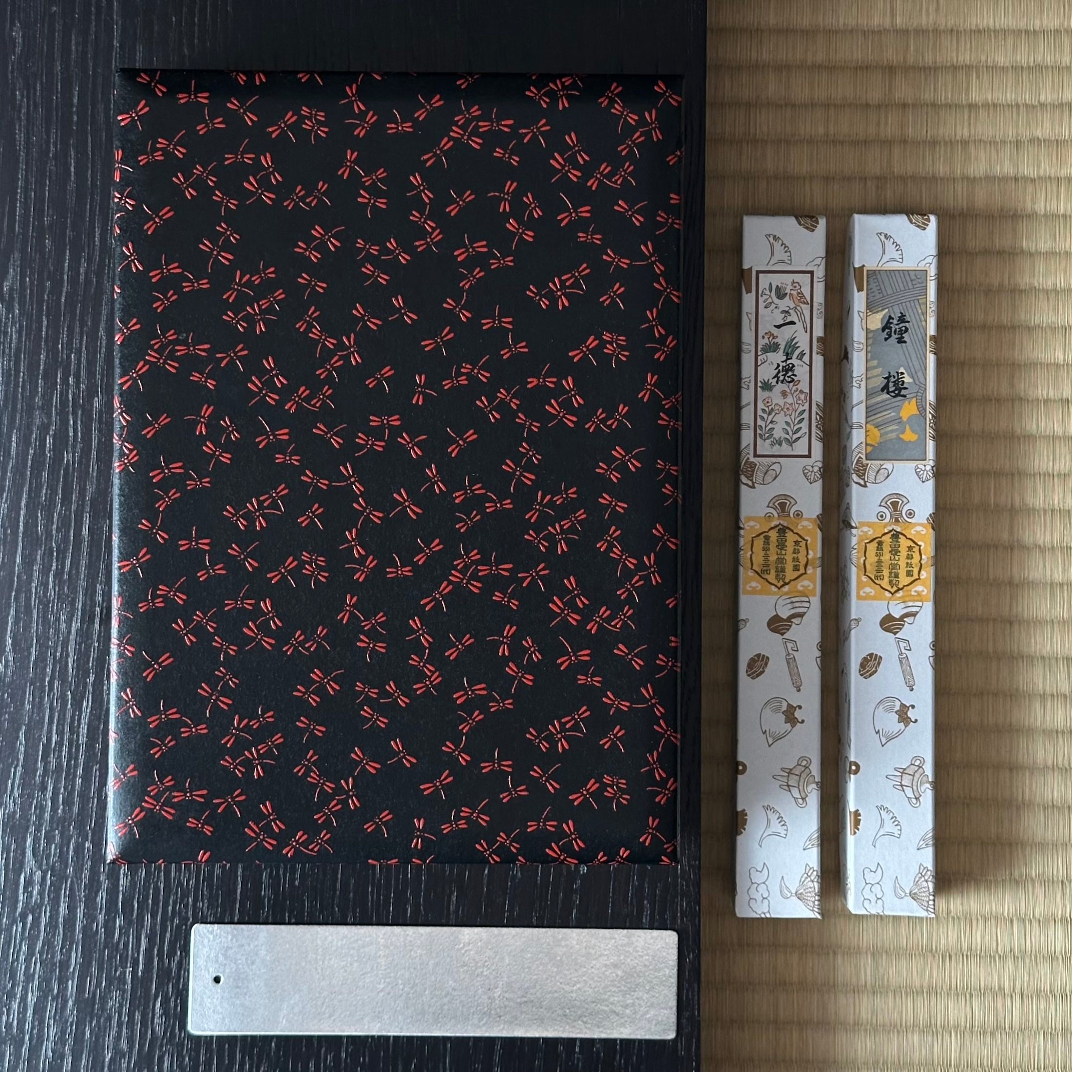 Coffret Encens Japonais longs et porte-encens en étain, boîte yuzen libellules