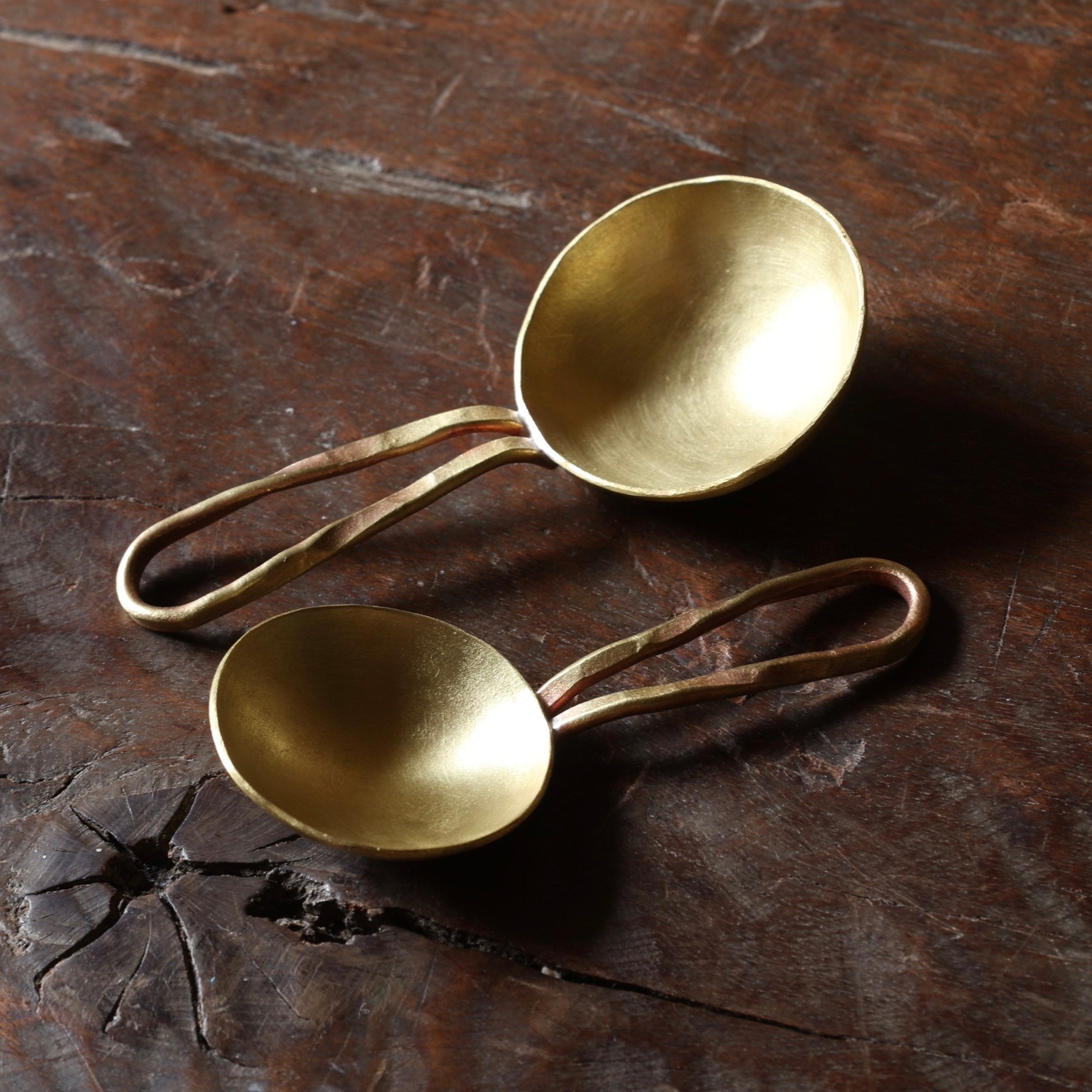2 Petites Cuillères en Laiton de Shunsuke Tanaka
