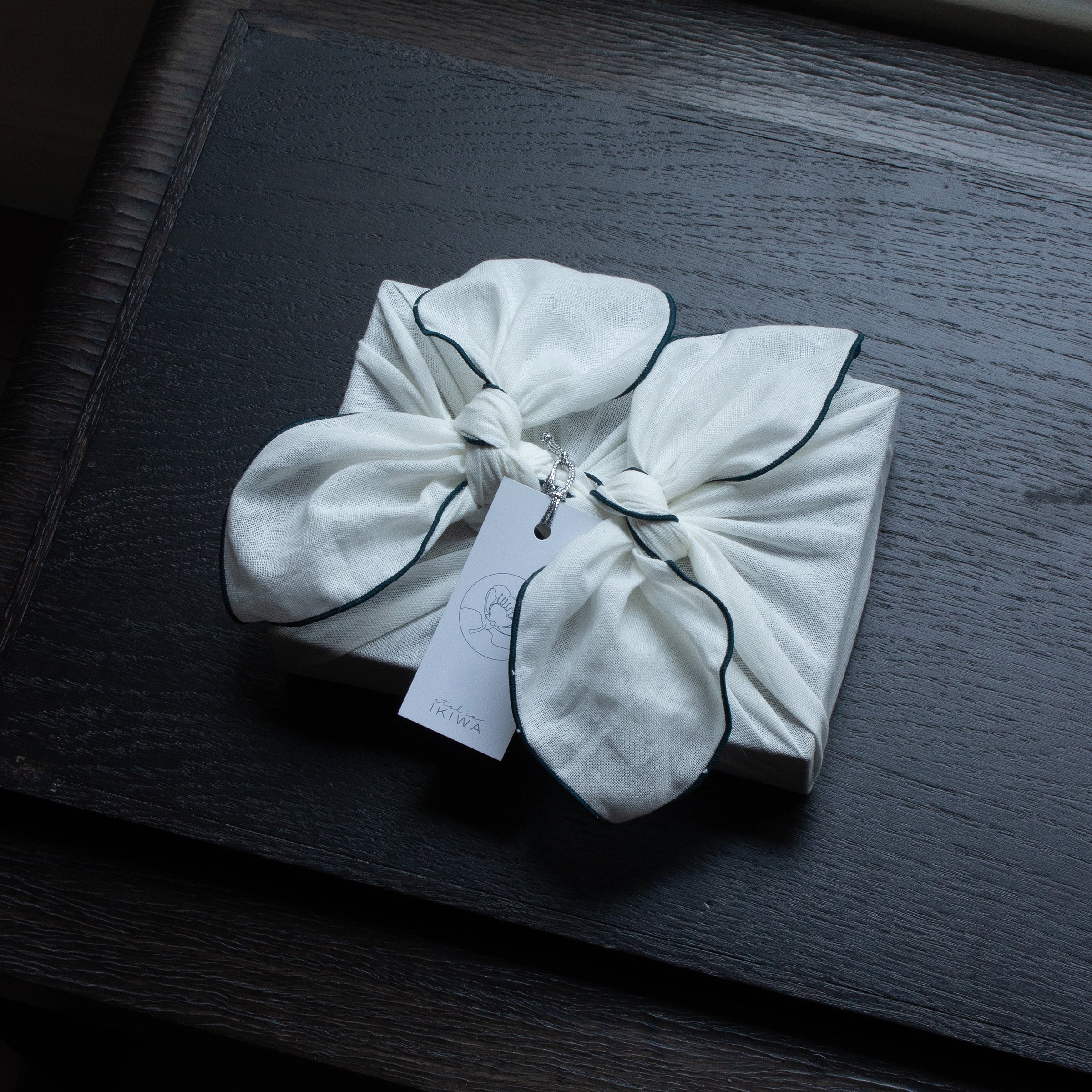 Coffret Encens Japonais, avec boîte en bois de paulownia peinte à la main