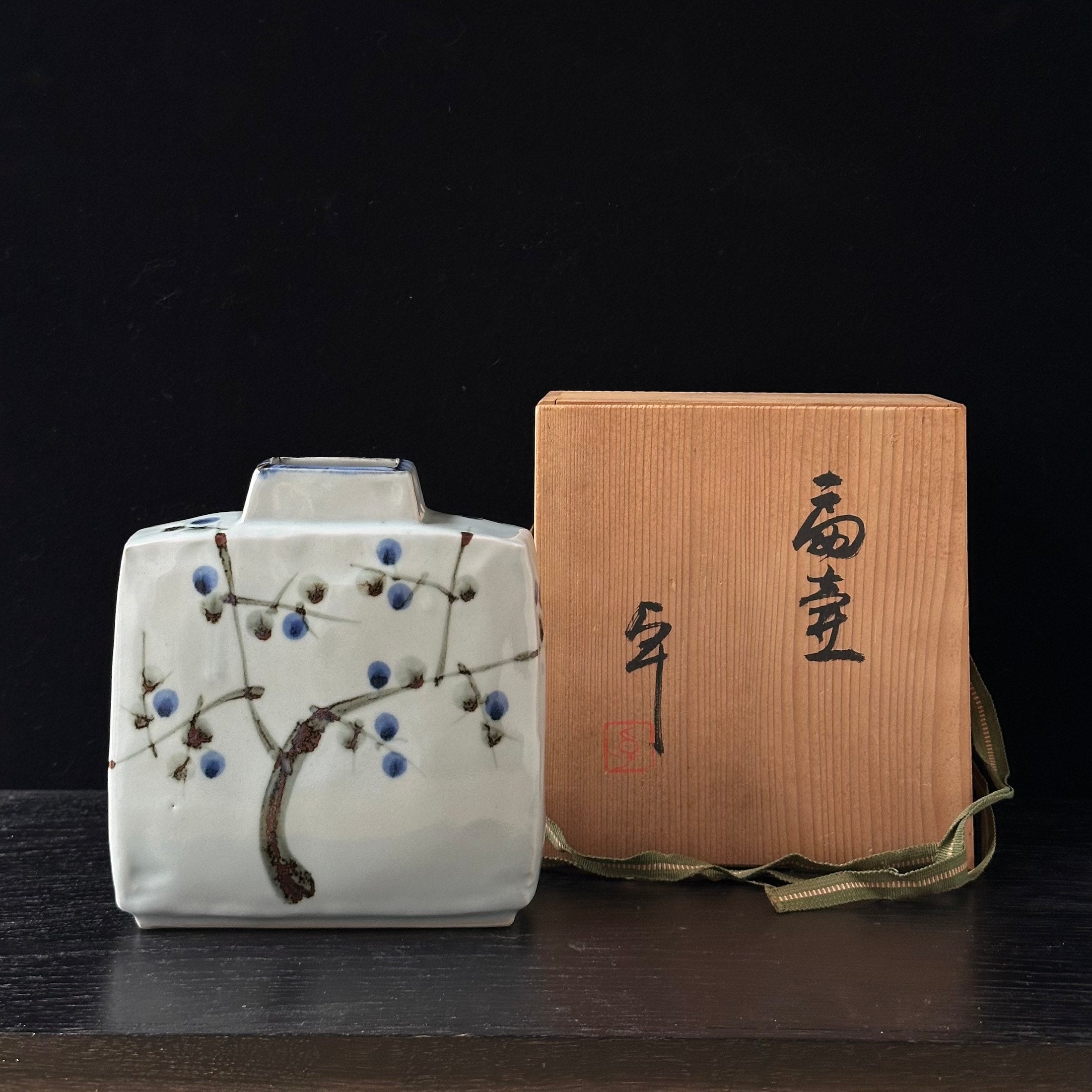 Heihen tsubo (vase) in Japanese ceramic by Kato Takuo, Living National Treasure