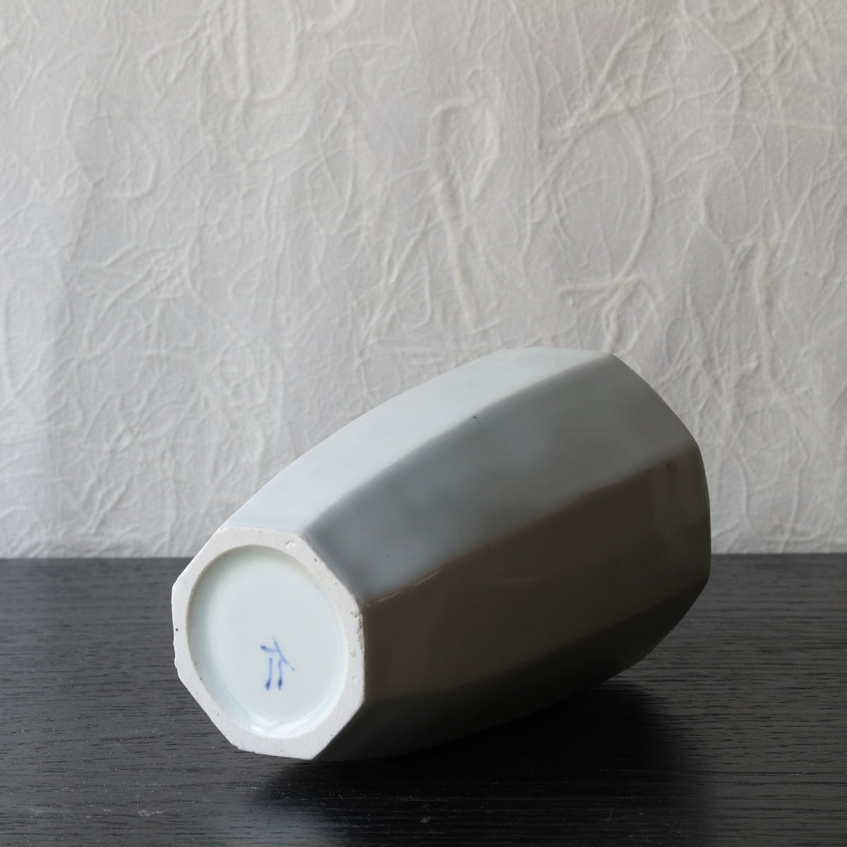 Vase facetté en porcelaine blanche baekja de Sang-in Kim