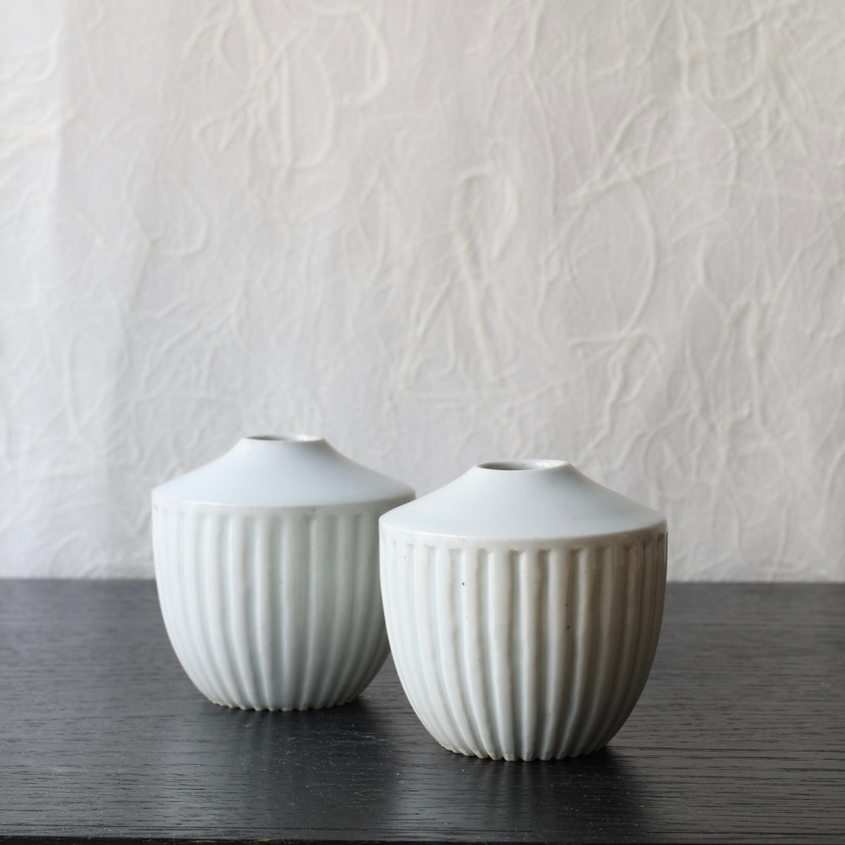 Duo de petits vases en porcelaine blanche baekja de Sang-in Kim