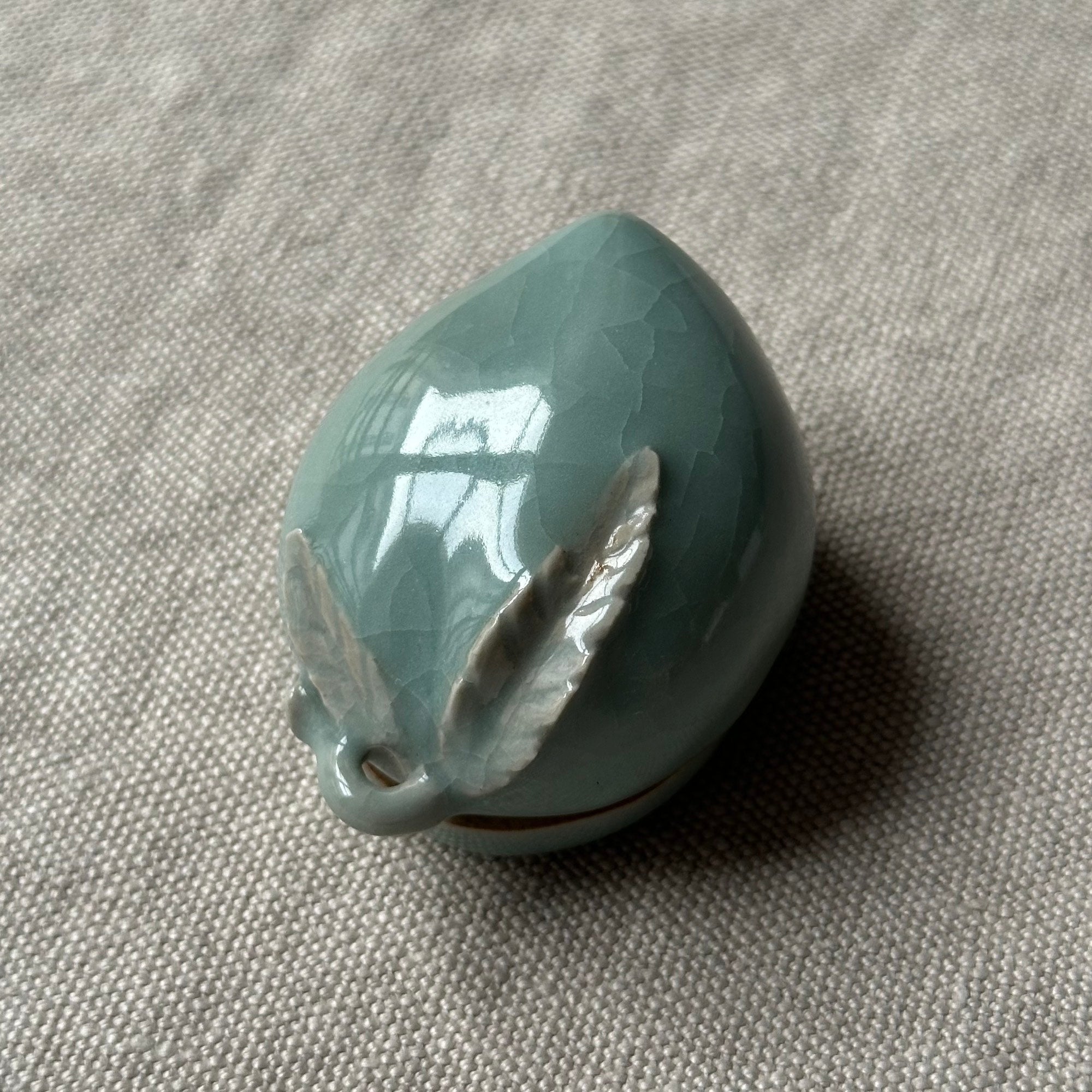 Kōgō en céramique de Zenju Miyashita et nerikō (billes d’encens) japonais