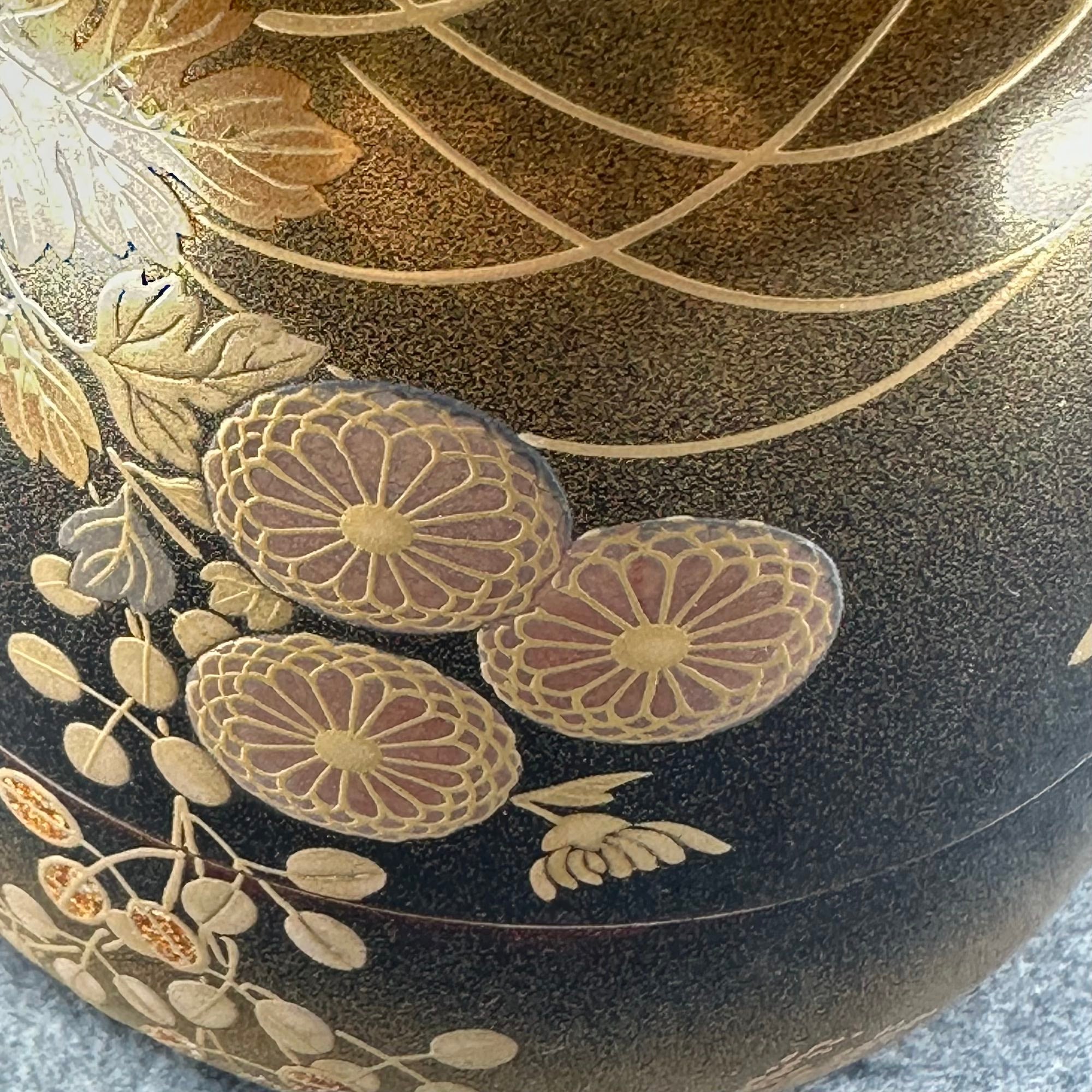 Natsume (Japanese tea caddy) in lacquer and gold, decorated with akikusa (autumn herbs) by Sakon Ogura