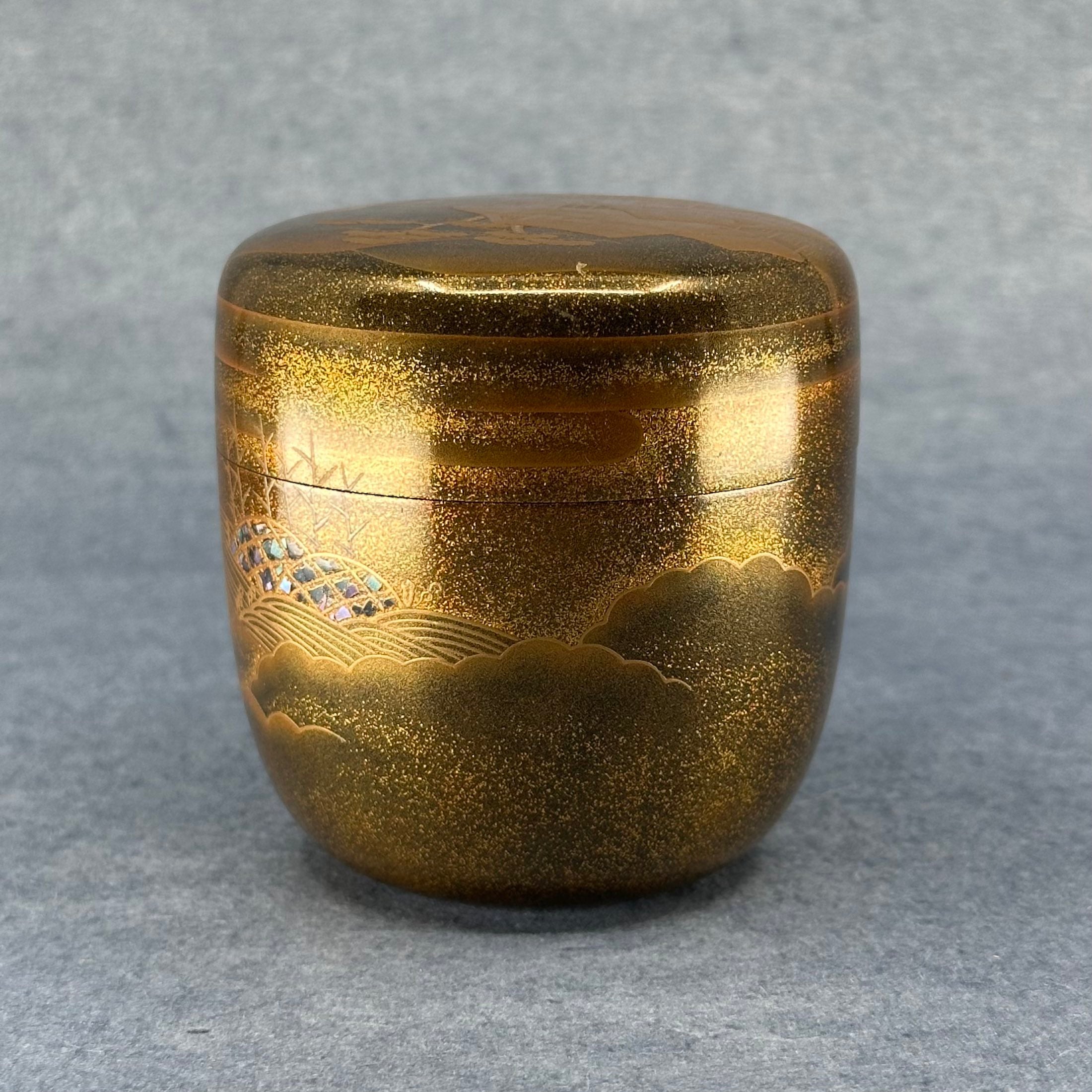 Natsume (Japanese tea caddy) in lacquer and gold, landscape decoration by Mokudai Sōhō
