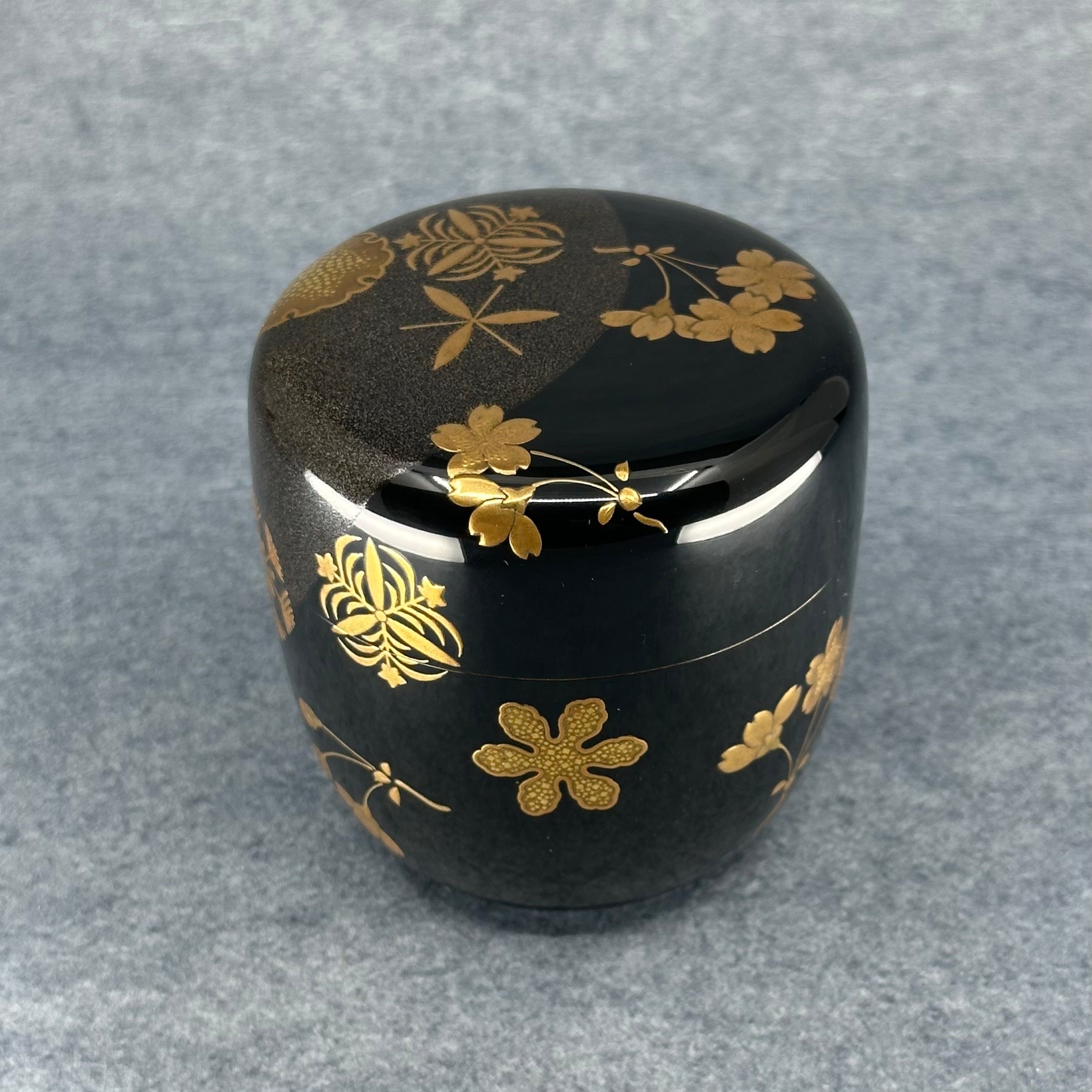 Natsume (Japanese tea caddy) in lacquer and gold, decorated with Setsugekka (snow, moon, cherry blossom) by Ippyōsai