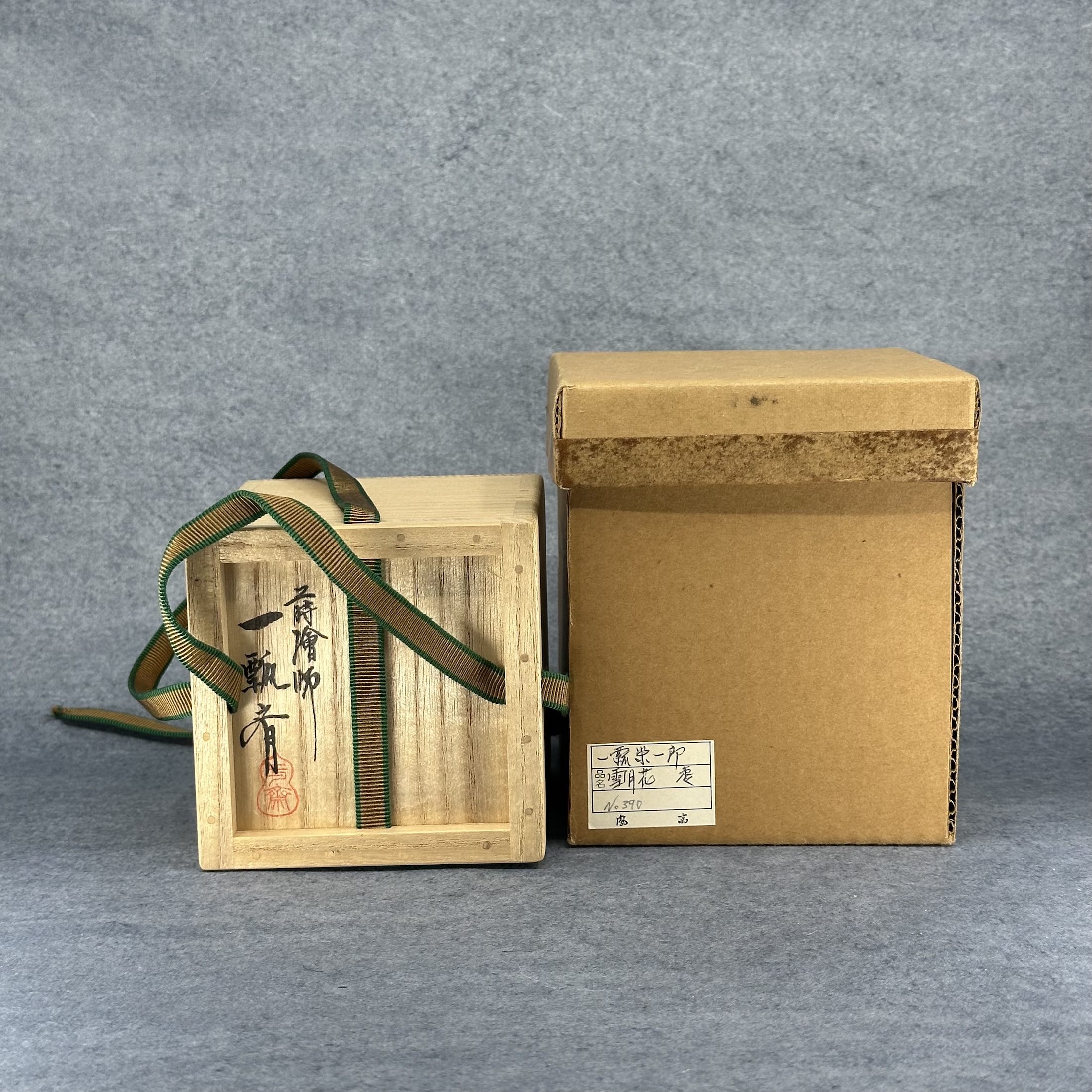 Natsume (Japanese tea caddy) in lacquer and gold, decorated with Setsugekka (snow, moon, cherry blossom) by Ippyōsai