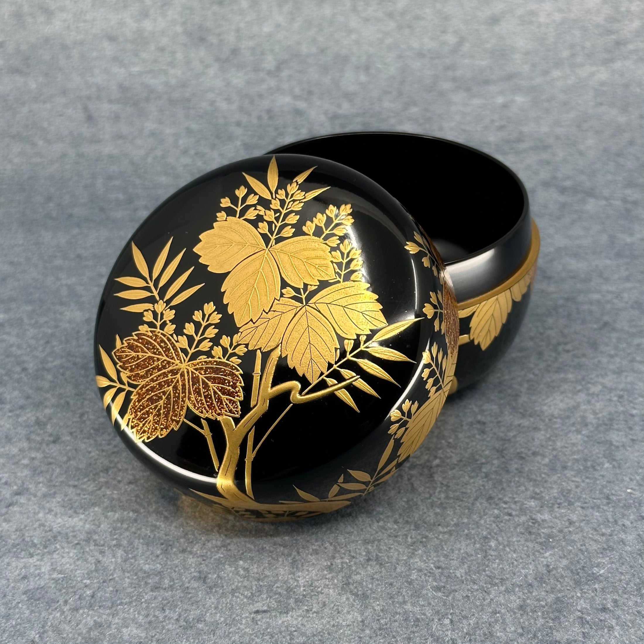 Natsume (Japanese tea caddy) in lacquer and gold, decorated with paulownia and bamboo by Shunsai Maehata II