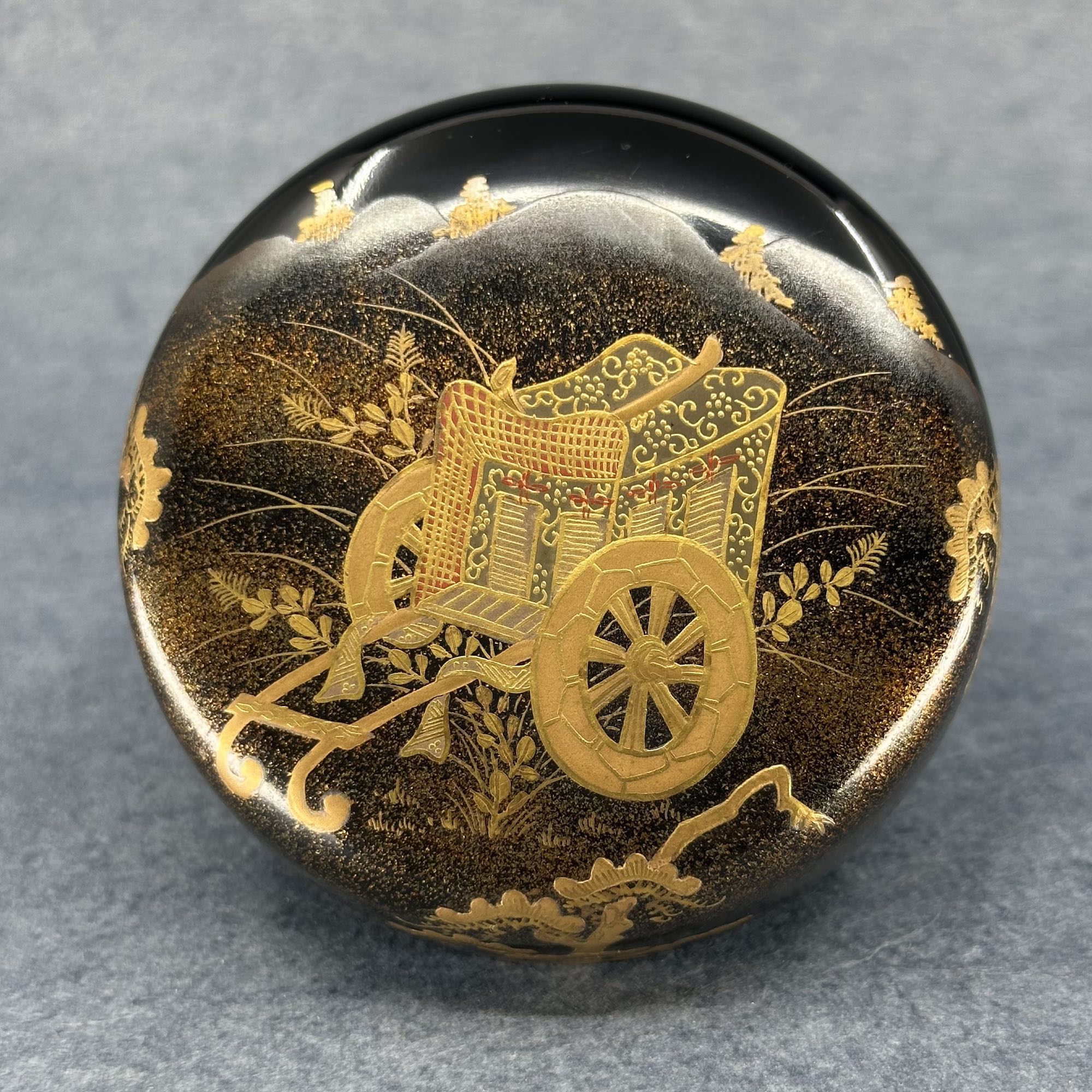 Natsume (boîte à thé japonaise) laque et or, décor gosho guruma (carrosse aristocratique) de Hayashi Shūzan