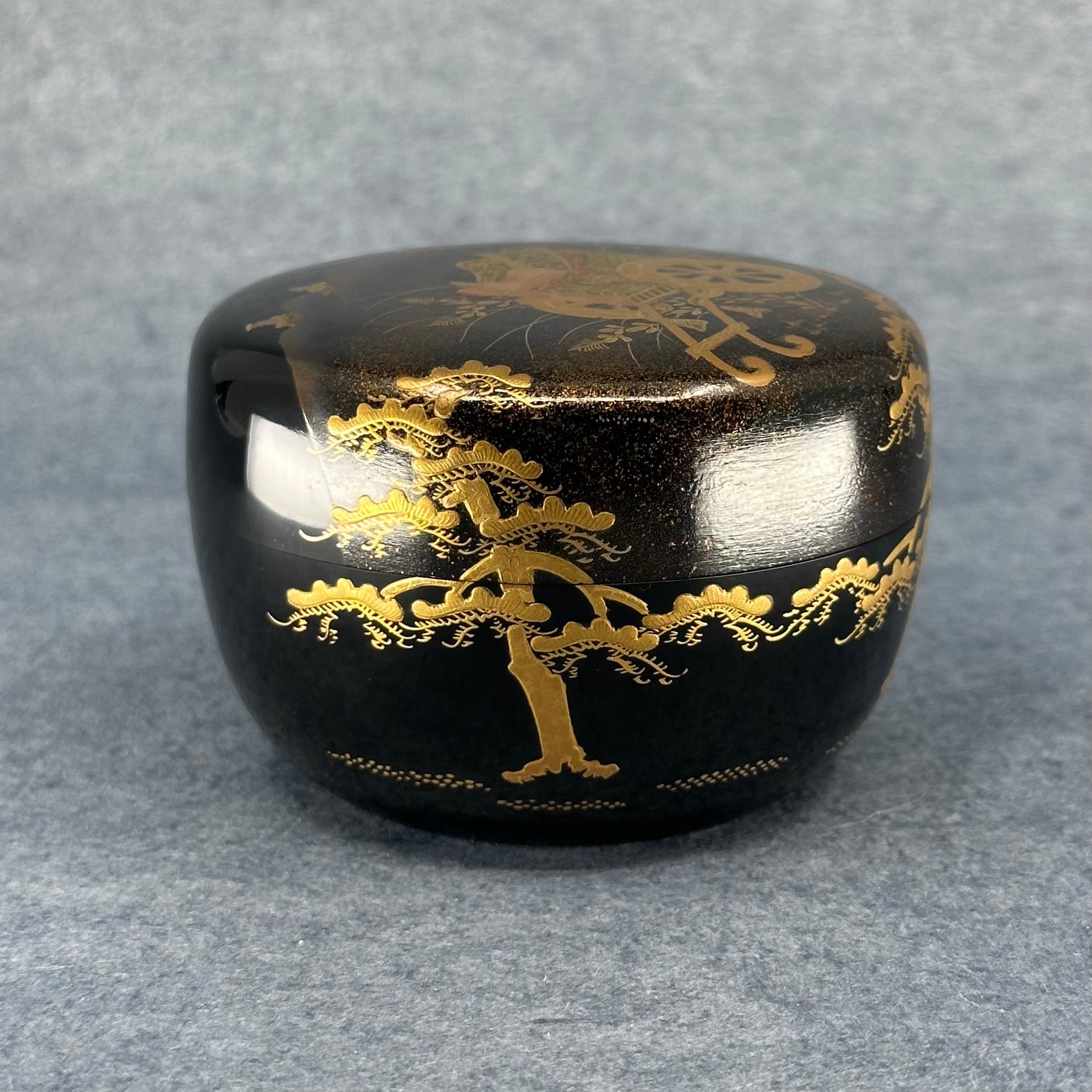 Natsume (boîte à thé japonaise) laque et or, décor gosho guruma (carrosse aristocratique) de Hayashi Shūzan