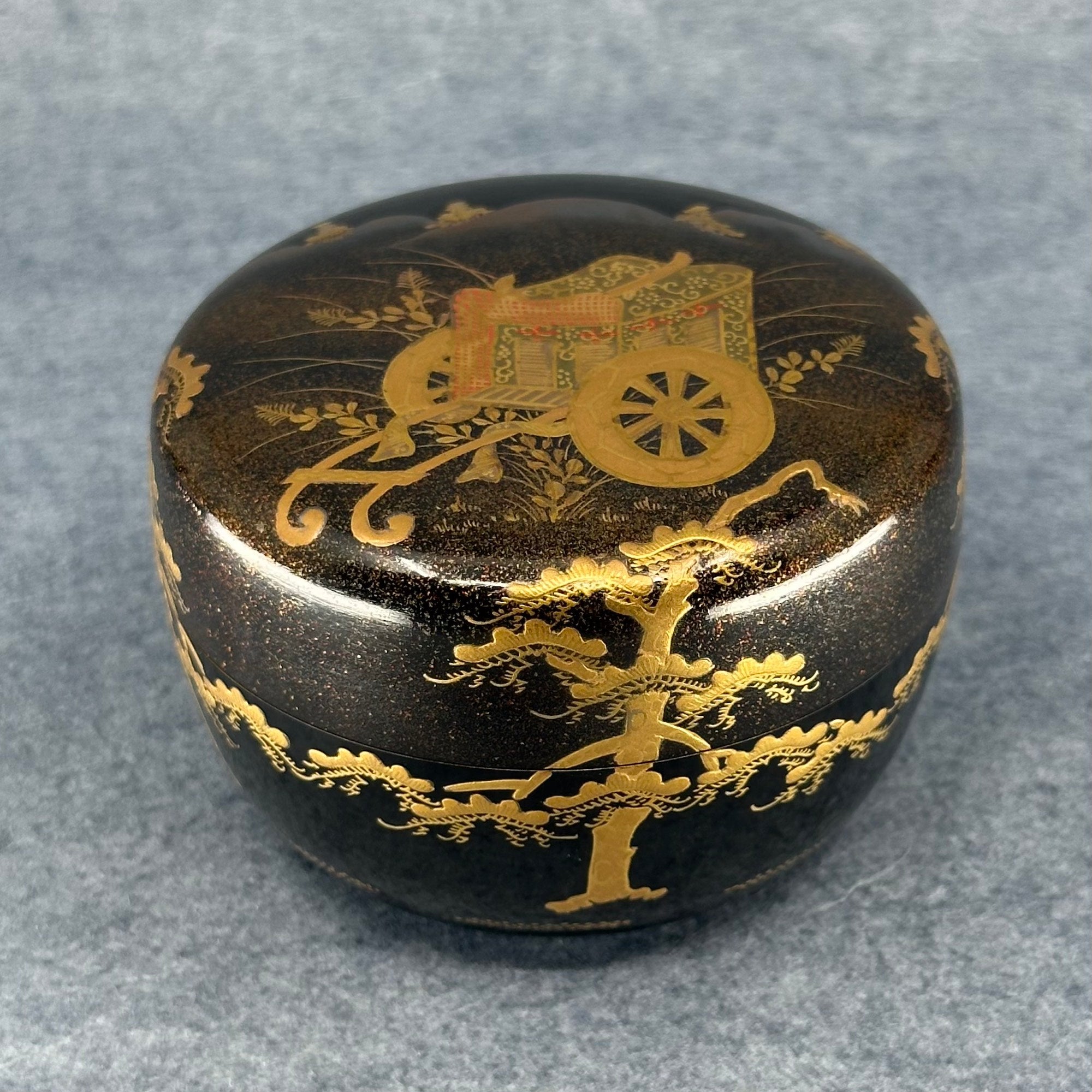Natsume (boîte à thé japonaise) laque et or, décor gosho guruma (carrosse aristocratique) de Hayashi Shūzan