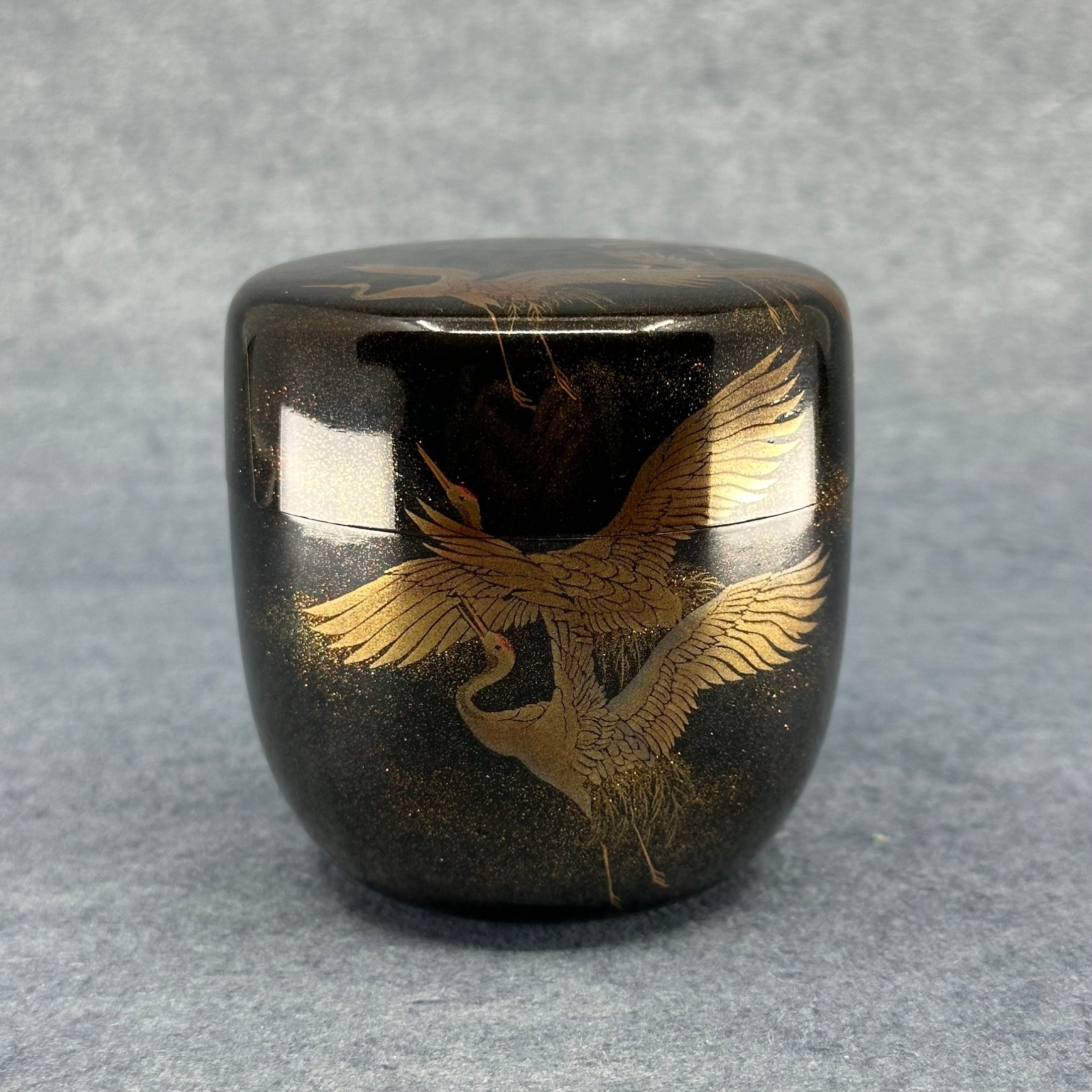 Natsume (Japanese tea caddy) in lacquer and gold, decorated with senbazuru (thousand cranes) by Hamada Seihō
