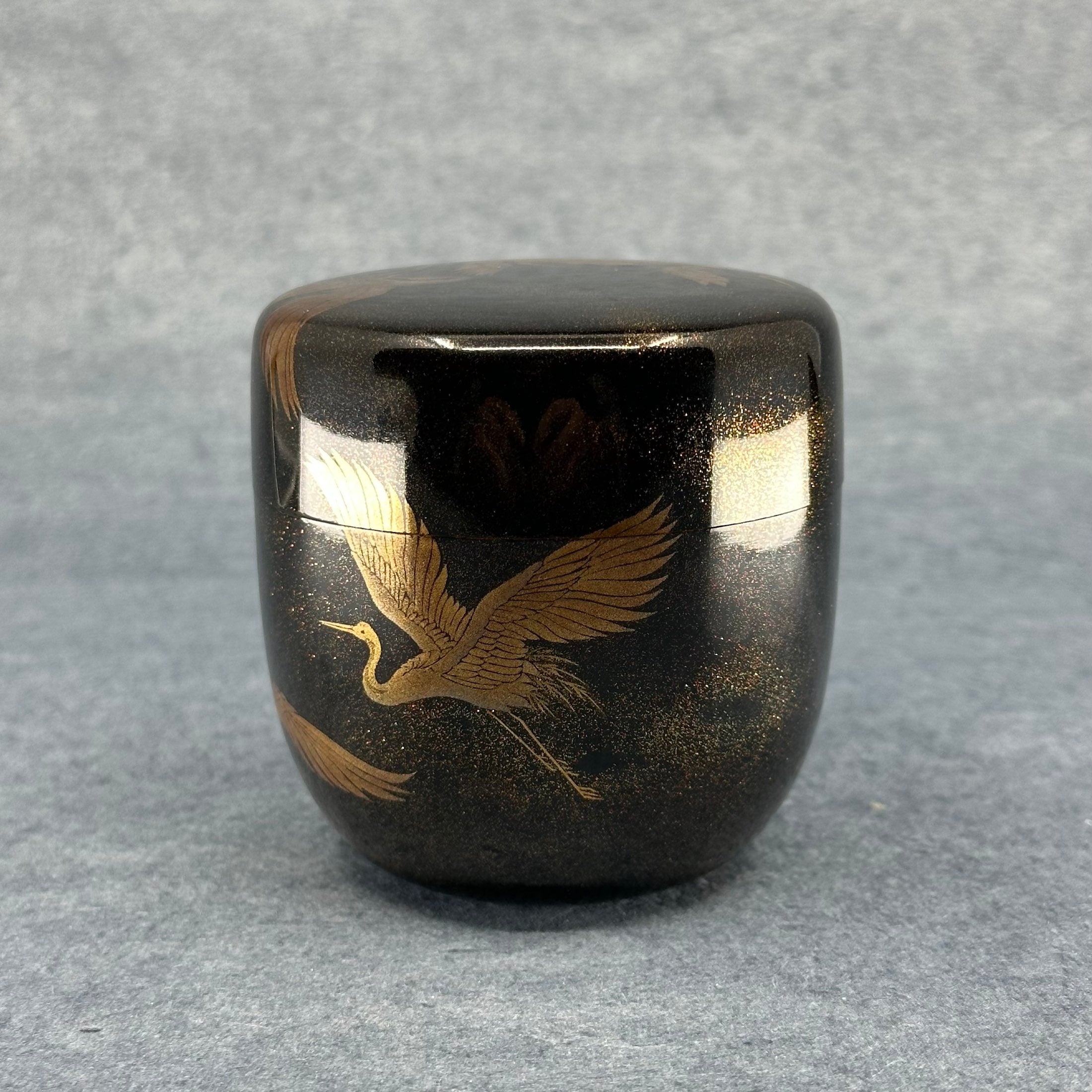 Natsume (Japanese tea caddy) in lacquer and gold, decorated with senbazuru (thousand cranes) by Hamada Seihō