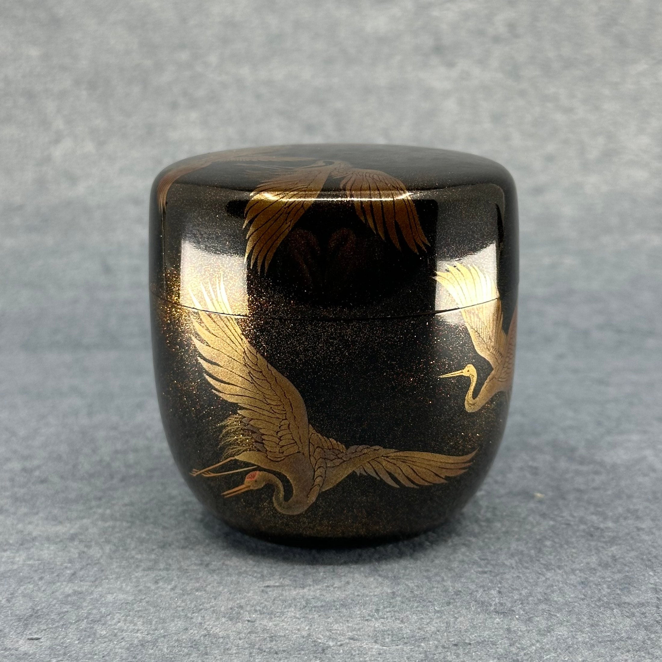 Natsume (Japanese tea caddy) in lacquer and gold, decorated with senbazuru (thousand cranes) by Hamada Seihō