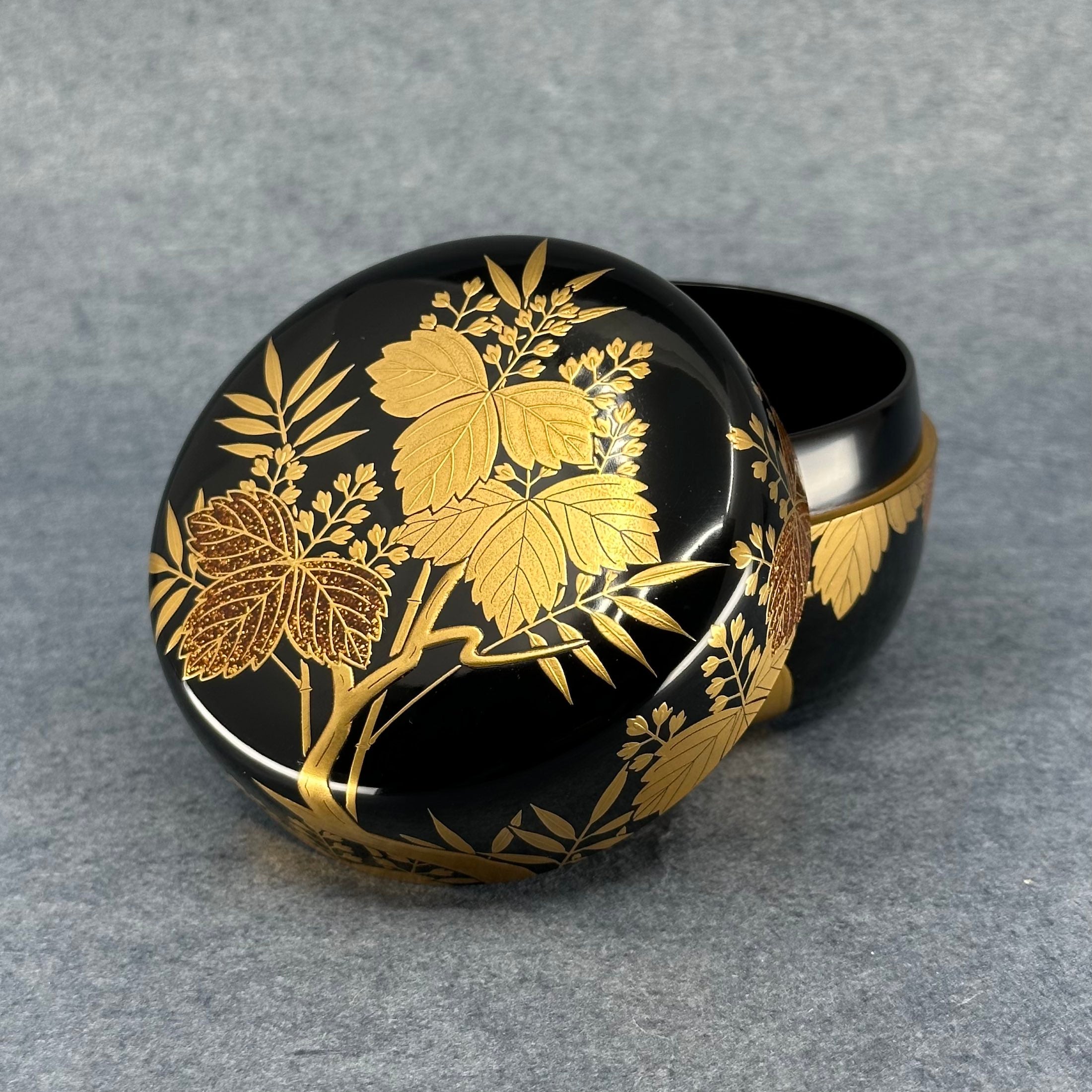 Natsume (Japanese tea caddy) in lacquer and gold, decorated with paulownia and bamboo by Shunsai Maehata II