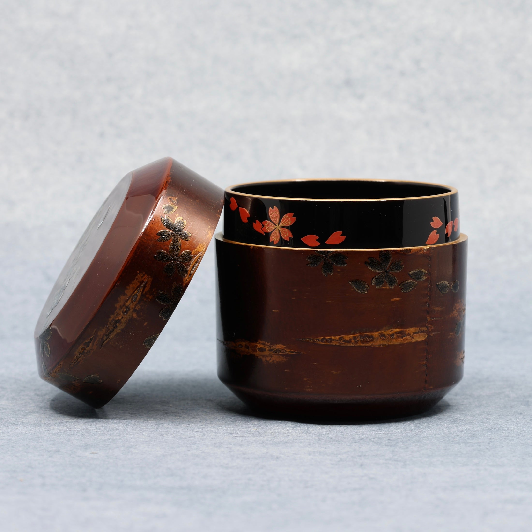 Natsume (Japanese tea caddy) in lacquer, bark, and maki-e, with a yozakura (night cherry blossoms) decoration by Kashō Yoshita