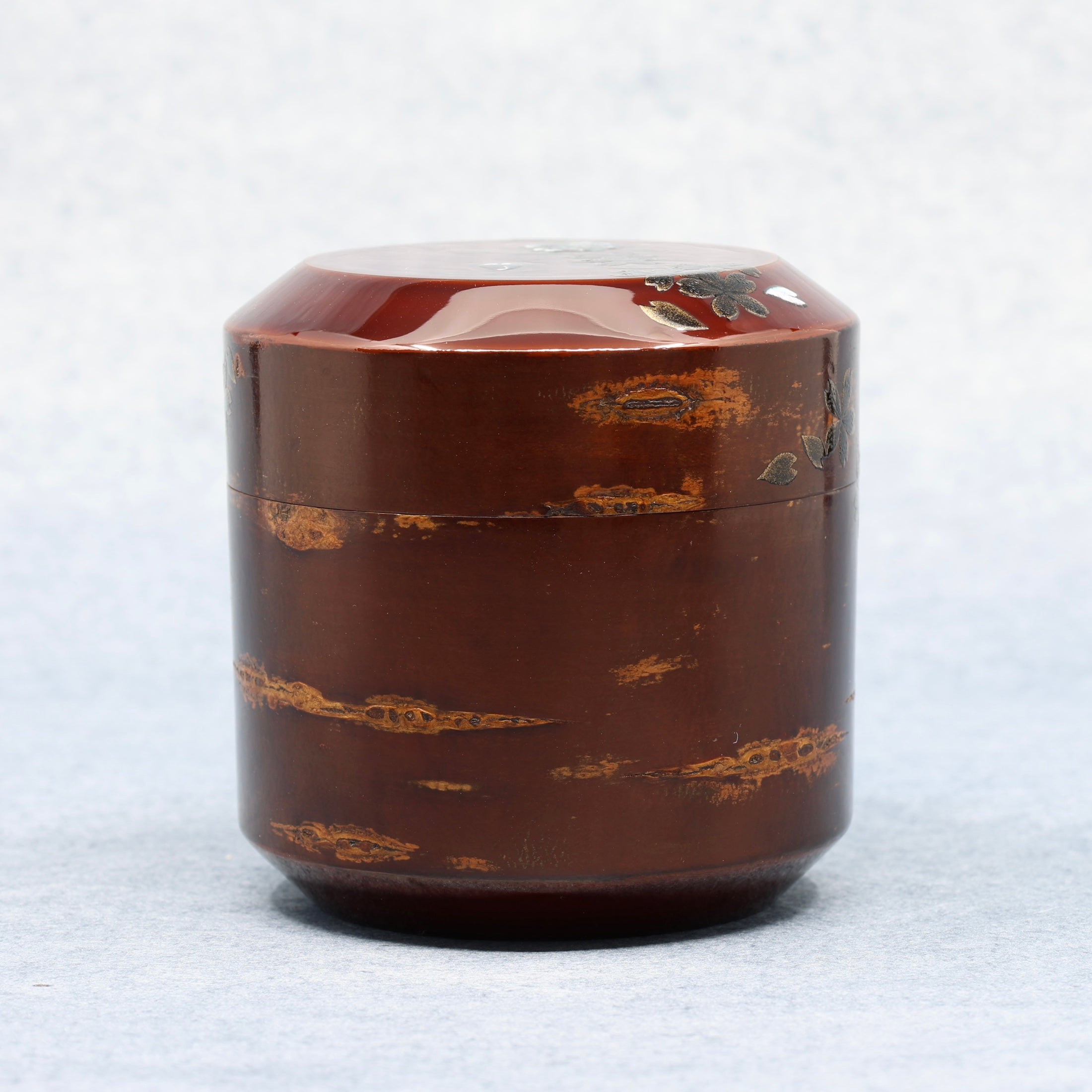 Natsume (Japanese tea caddy) in lacquer, bark, and maki-e, with a yozakura (night cherry blossoms) decoration by Kashō Yoshita