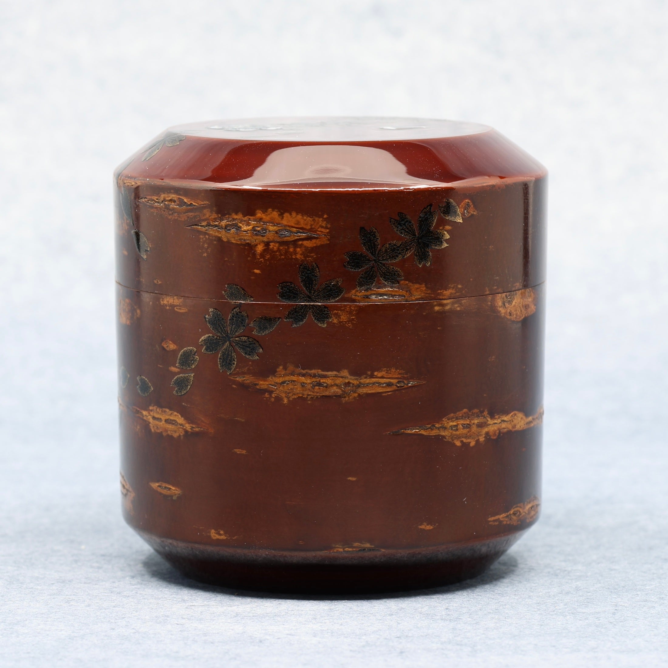 Natsume (Japanese tea caddy) in lacquer, bark, and maki-e, with a yozakura (night cherry blossoms) decoration by Kashō Yoshita