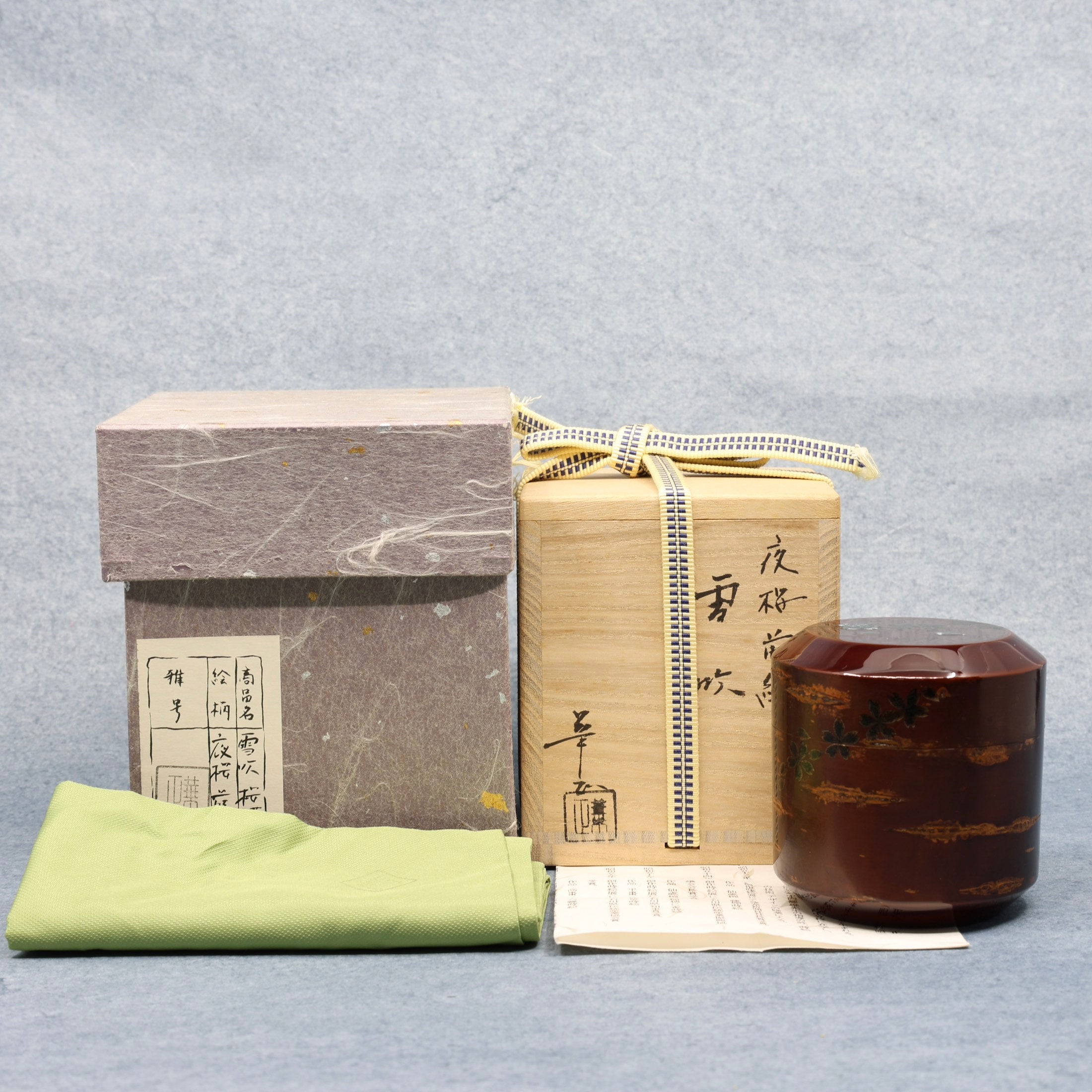 Natsume (Japanese tea caddy) in lacquer, bark, and maki-e, with a yozakura (night cherry blossoms) decoration by Kashō Yoshita