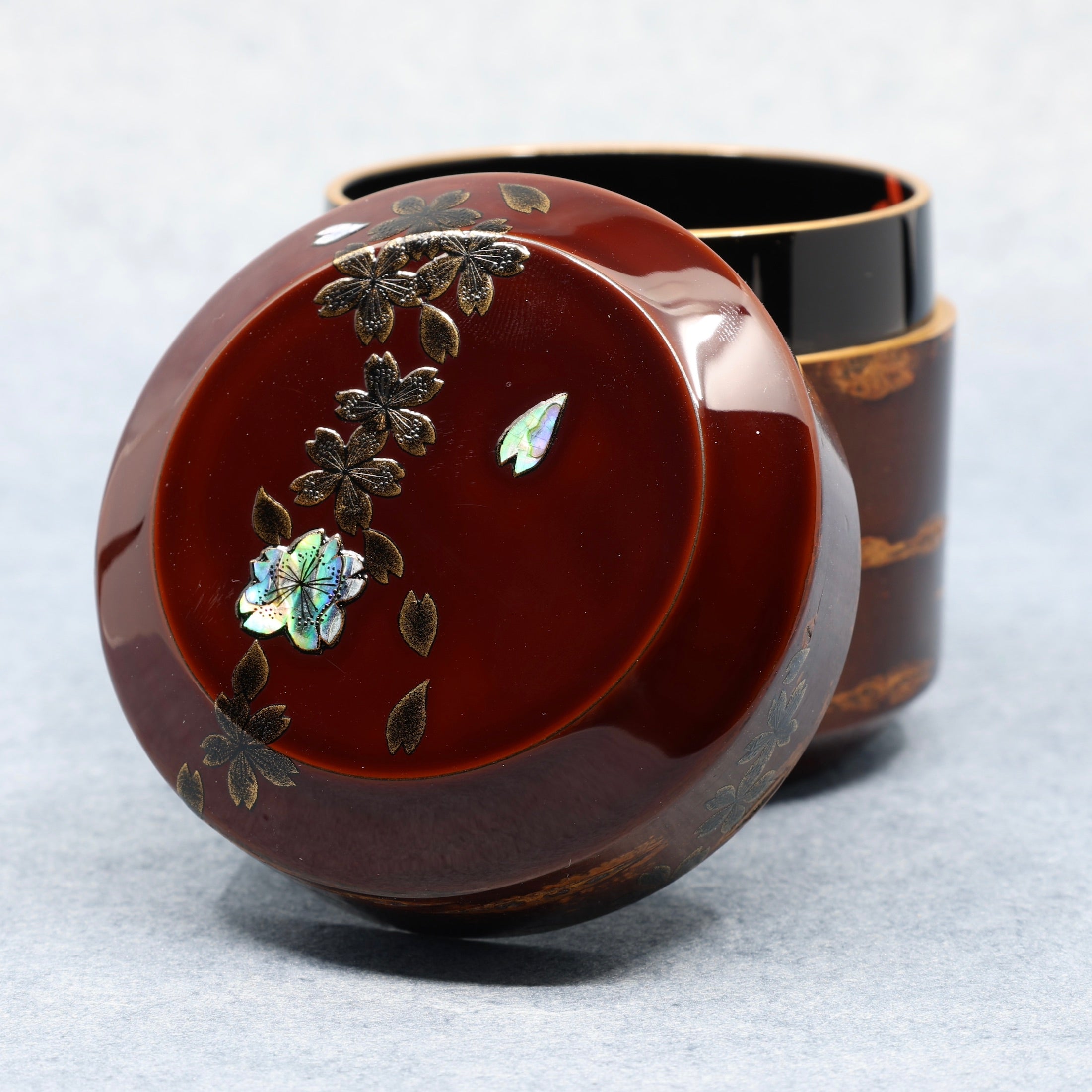 Natsume (Japanese tea caddy) in lacquer, bark, and maki-e, with a yozakura (night cherry blossoms) decoration by Kashō Yoshita