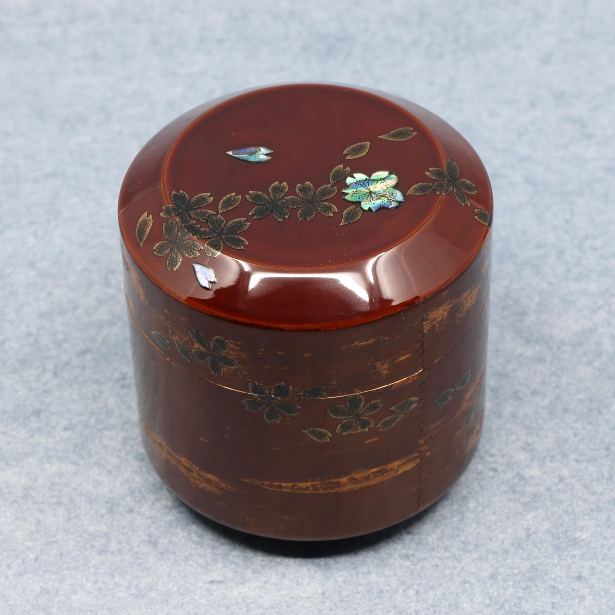 Natsume (Japanese tea caddy) in lacquer, bark, and maki-e, with a yozakura (night cherry blossoms) decoration by Kashō Yoshita