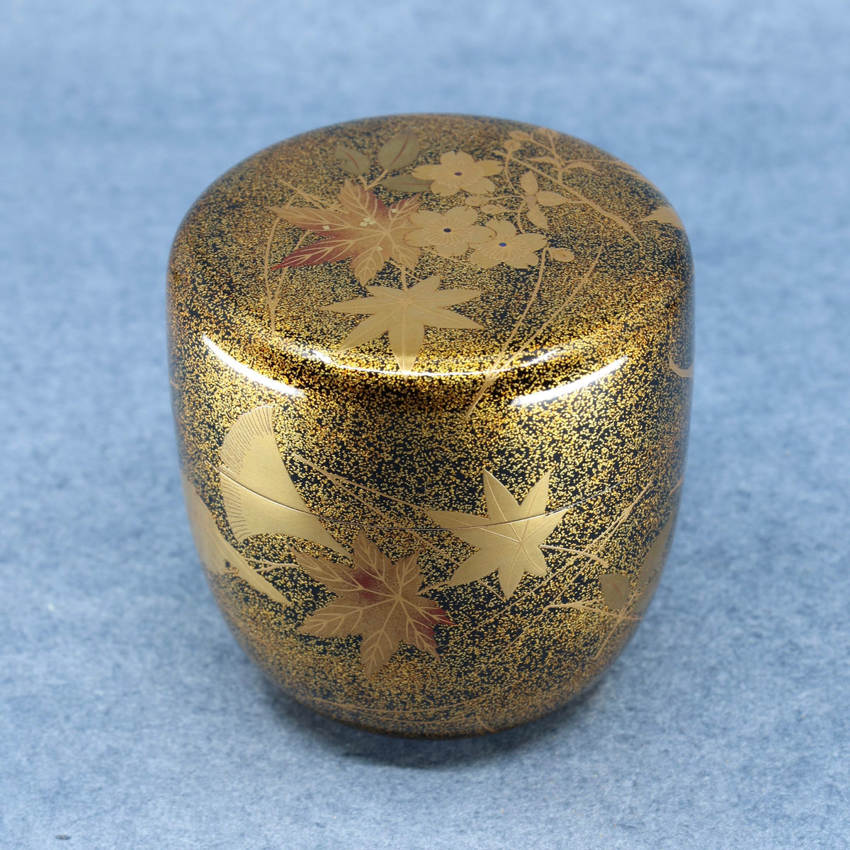 Natsume (boîte à thé japonaise) laque et or, décor fukiyose de Shōei Suzuki