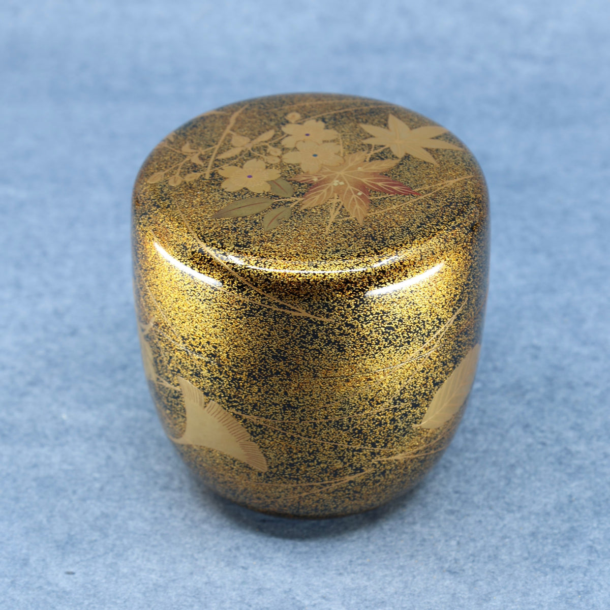 Natsume (boîte à thé japonaise) laque et or, décor fukiyose de Shōei Suzuki