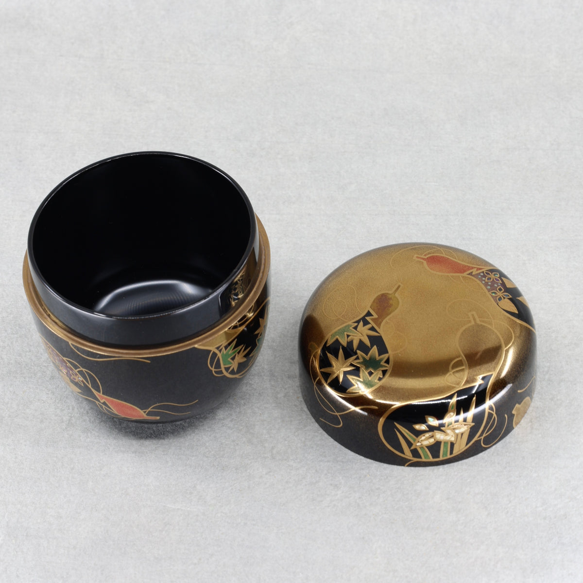 Natsume (boîte à thé japonaise) laque et or, décor rokubyō (six gourdes) de Kōsai Takeuchi