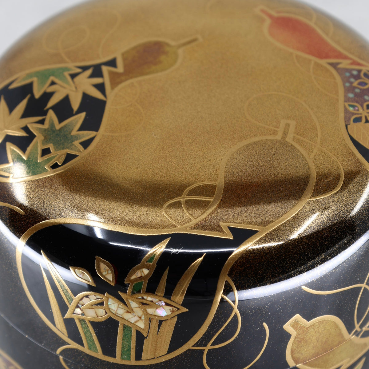 Natsume (boîte à thé japonaise) laque et or, décor rokubyō (six gourdes) de Kōsai Takeuchi