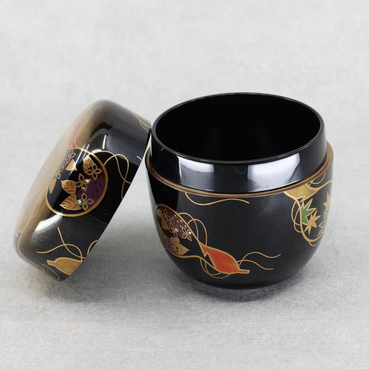 Natsume (boîte à thé japonaise) laque et or, décor rokubyō (six gourdes) de Kōsai Takeuchi