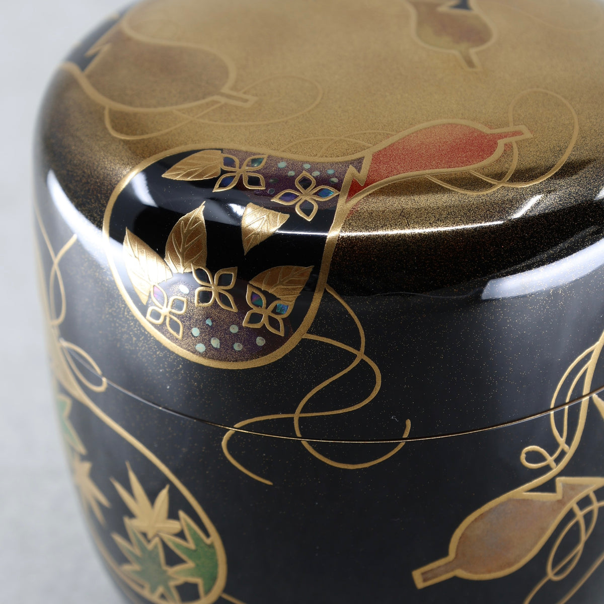 Natsume (boîte à thé japonaise) laque et or, décor rokubyō (six gourdes) de Kōsai Takeuchi