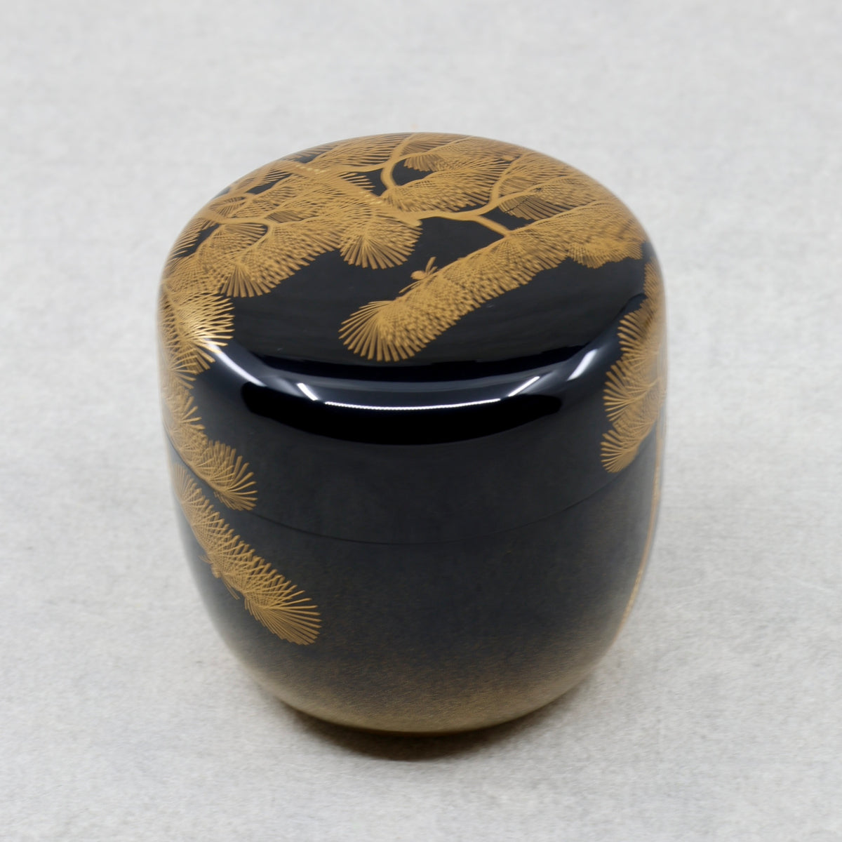 Natsume (Japanese tea caddy) in lacquer and gold, with a matsu (pine) design by Ikkō Kiyose