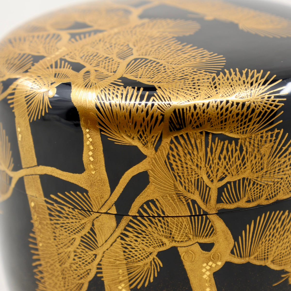 Natsume (Japanese tea caddy) in lacquer and gold, with a matsu (pine) design by Ikkō Kiyose
