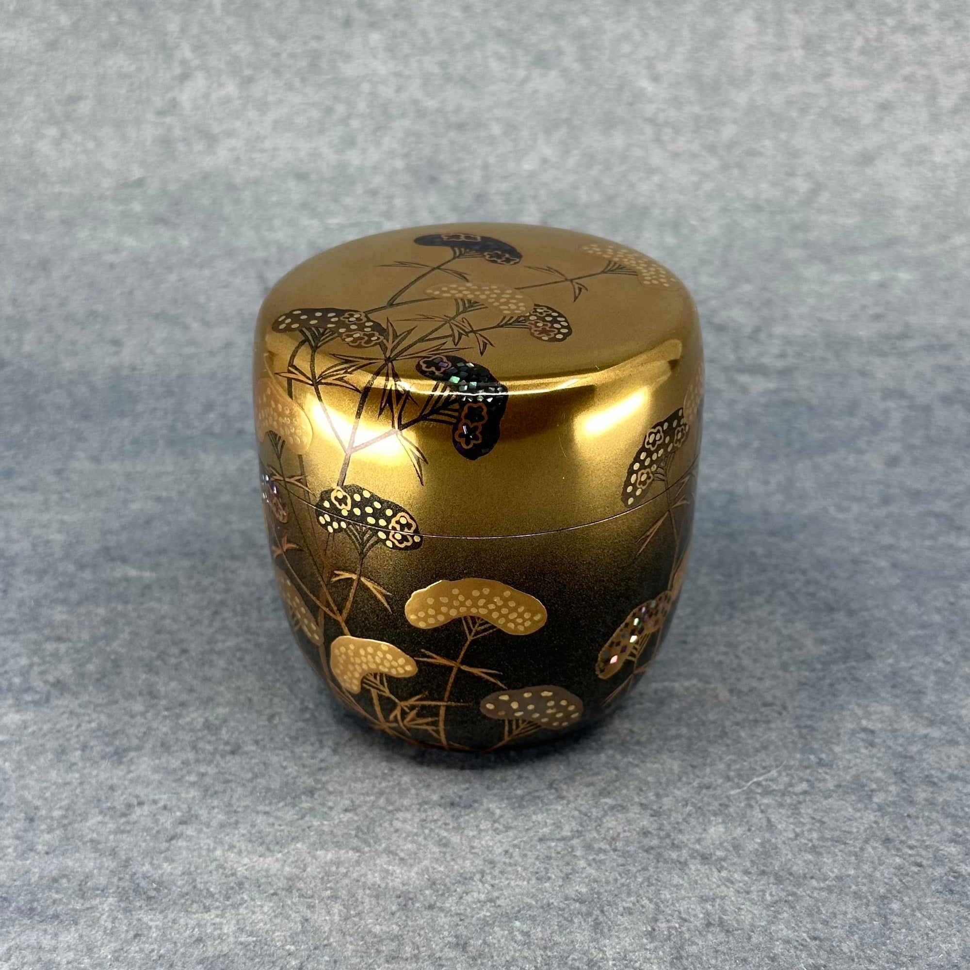 Atelier Ikiwa - natsume tourné pour révéler la continuité du décor ominaeshi.