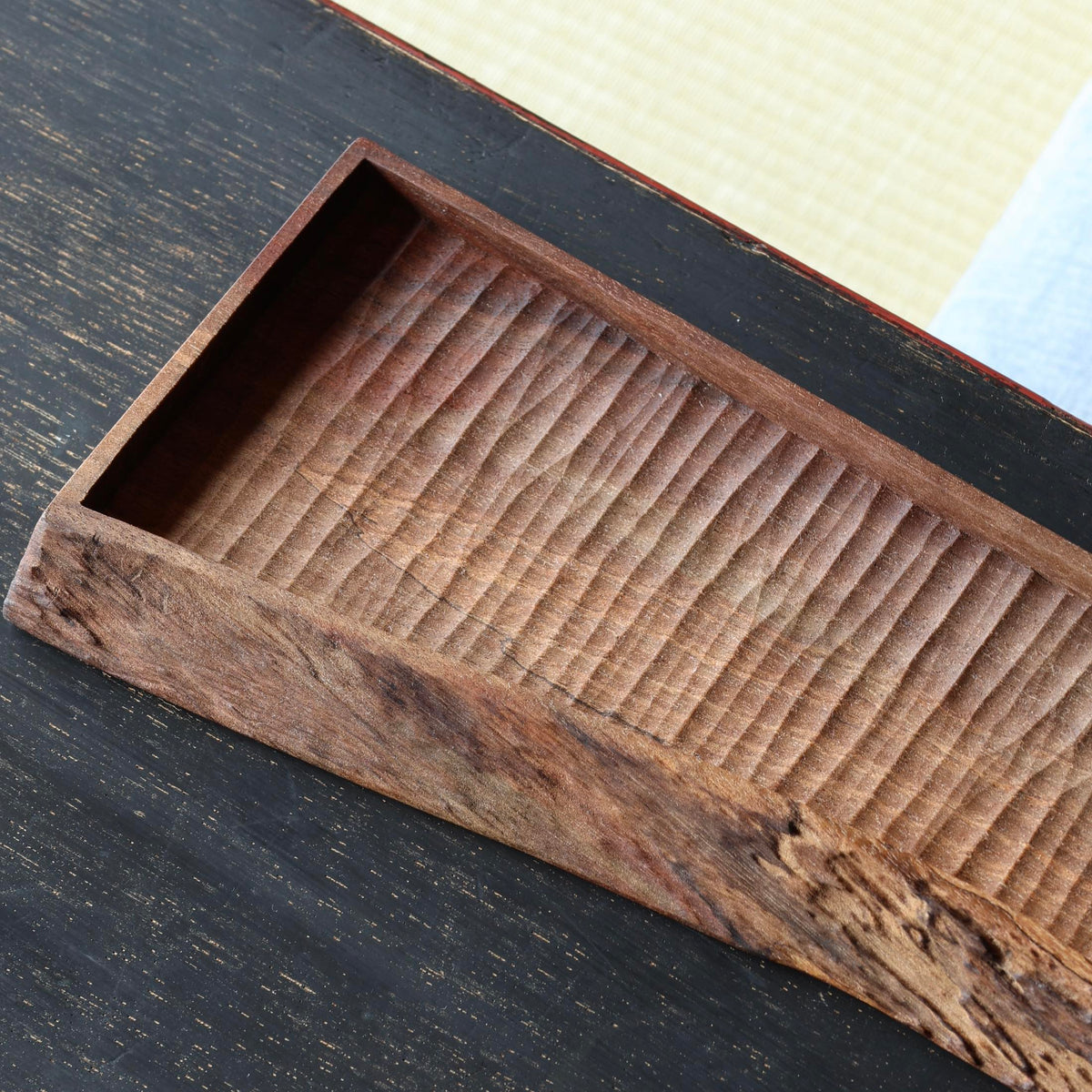 Wōrunatto (black walnut) tray by Masahito Ikeda