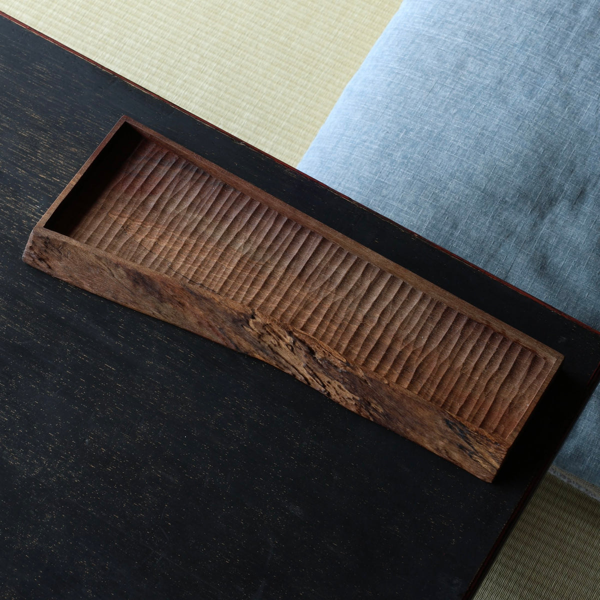 Wōrunatto (black walnut) tray by Masahito Ikeda