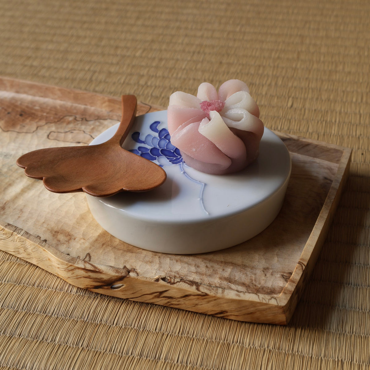 Spalted Japanese chestnut (tochi) tray by Masahito Ikeda