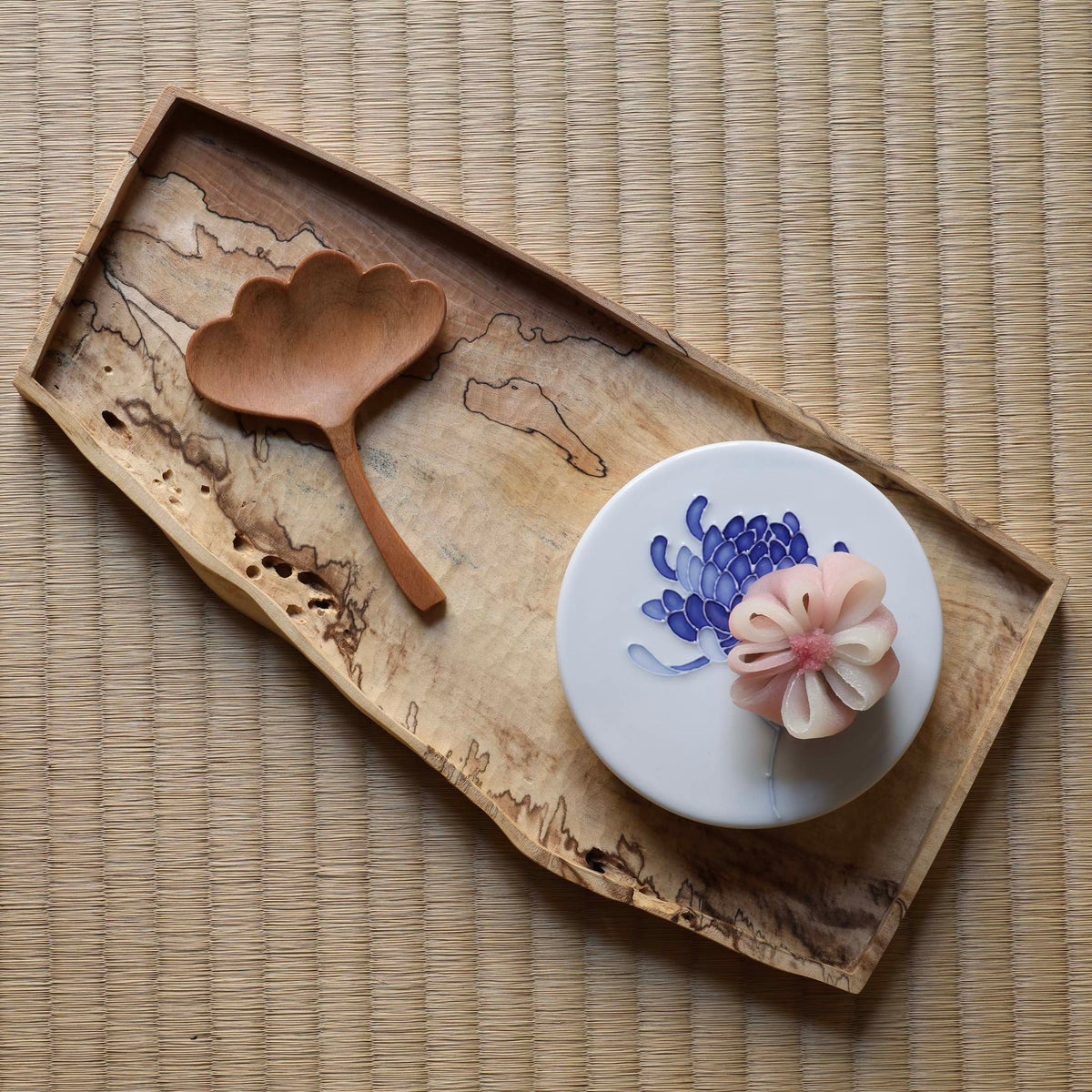 Spalted Japanese chestnut (tochi) tray by Masahito Ikeda