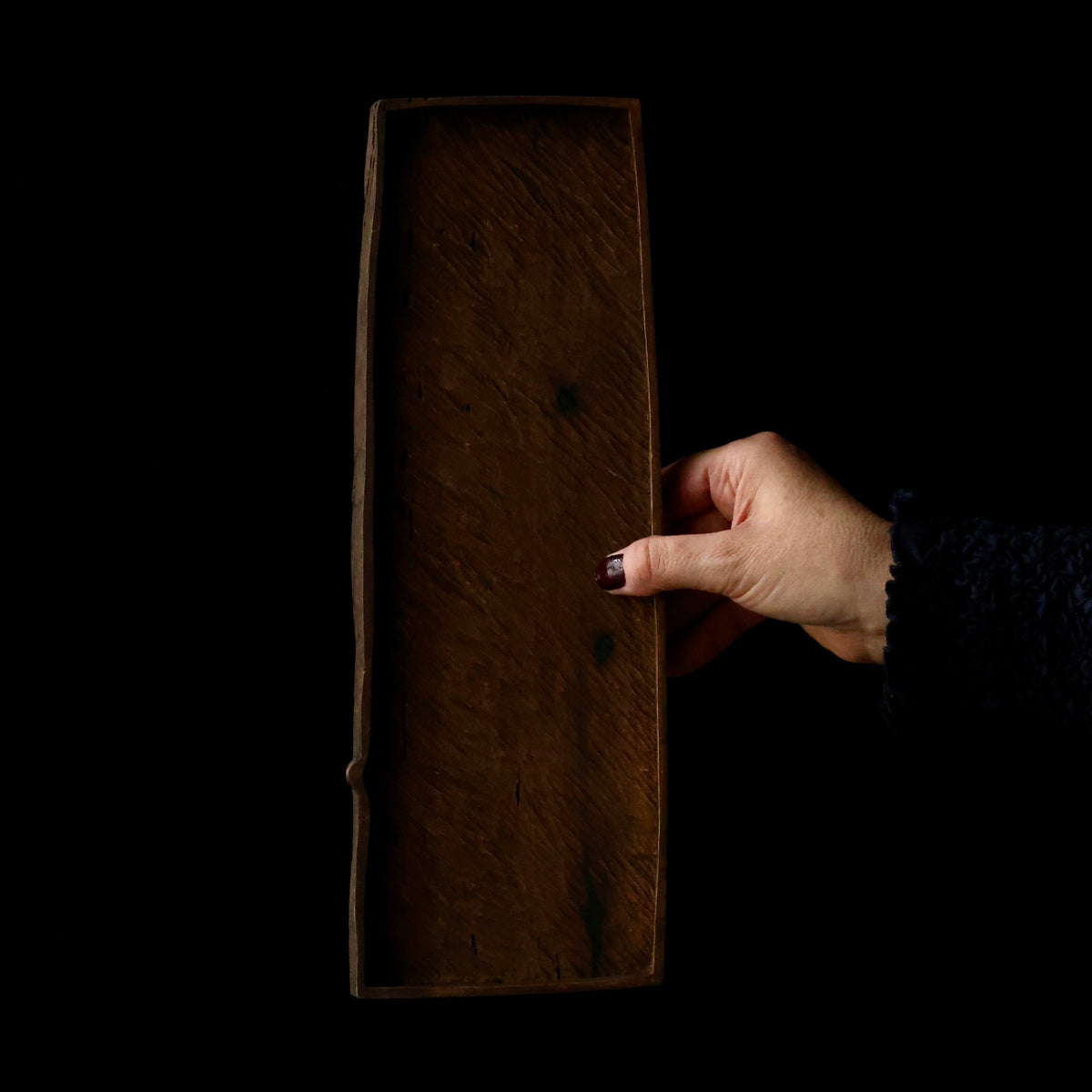 Plateau en kuri (châtaignier japonais) finition tetsuzome (mordant au fer) de Masahito Ikeda