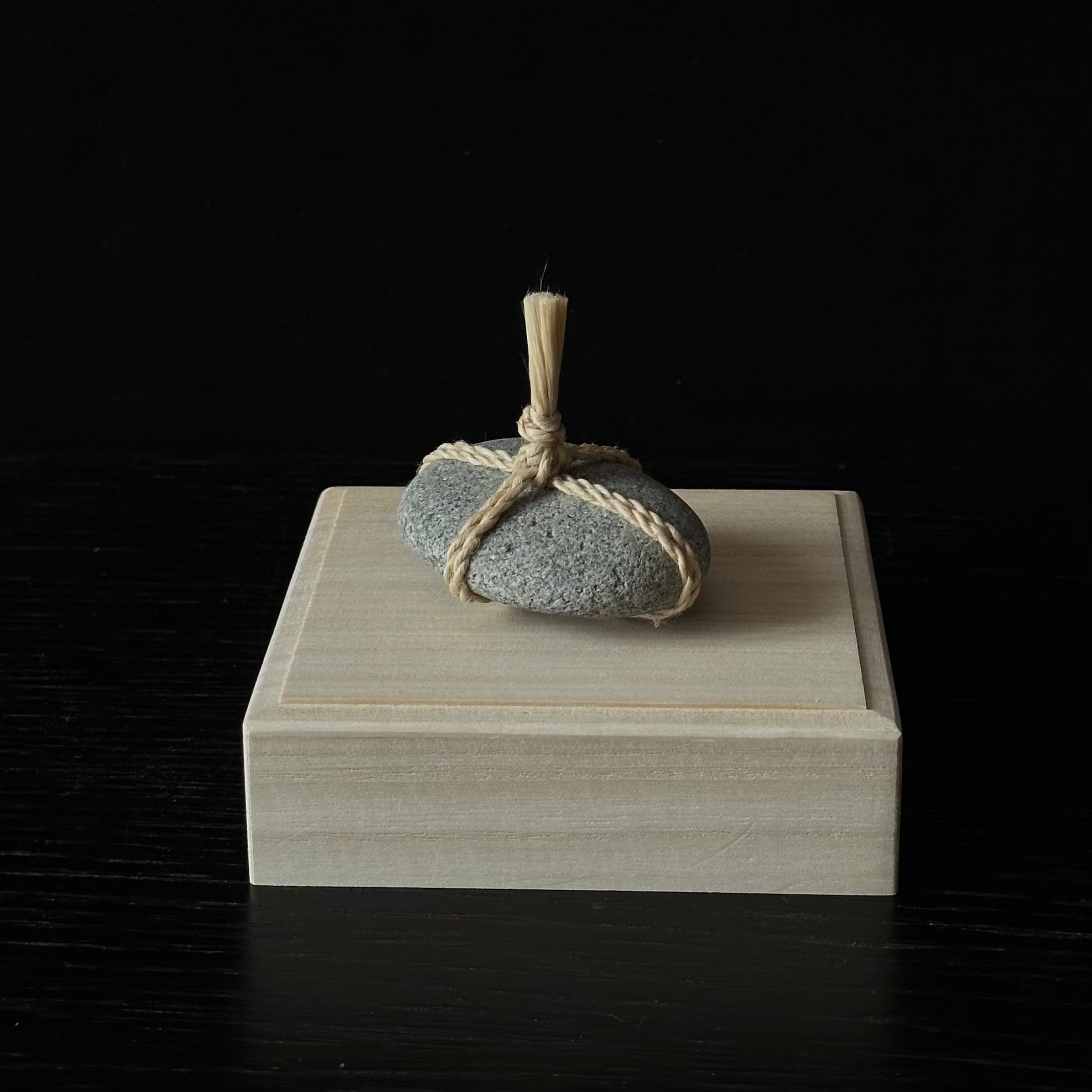 Sekimori en chanvre purifié seima, pierre gardienne japonaise réalisée à la main par Eri Sakaguchi – Atelier Ikiwa