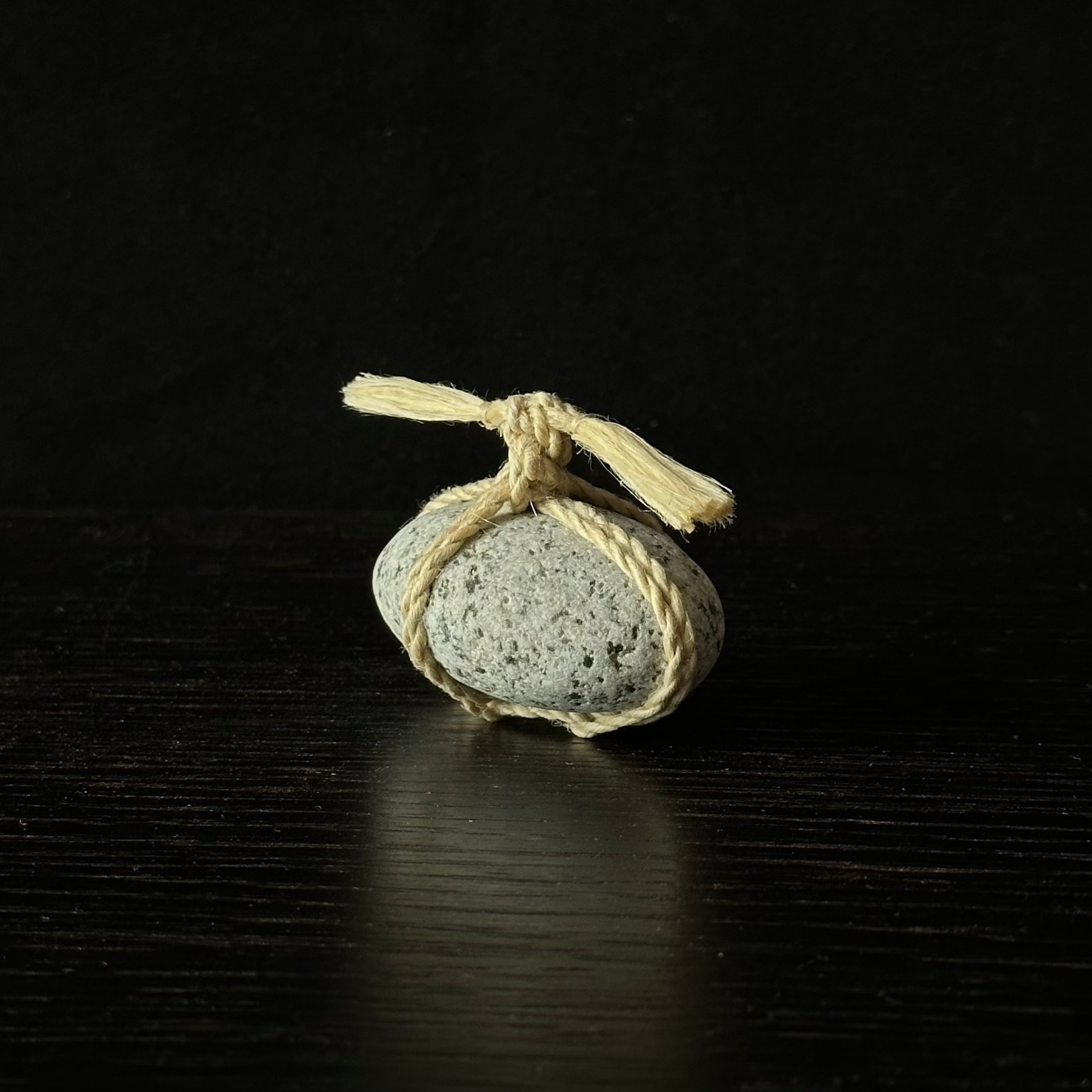 Pierre Sekimori de WARA, corde en chanvre purifié nouée à la main dans la tradition japonaise – Atelier Ikiwa