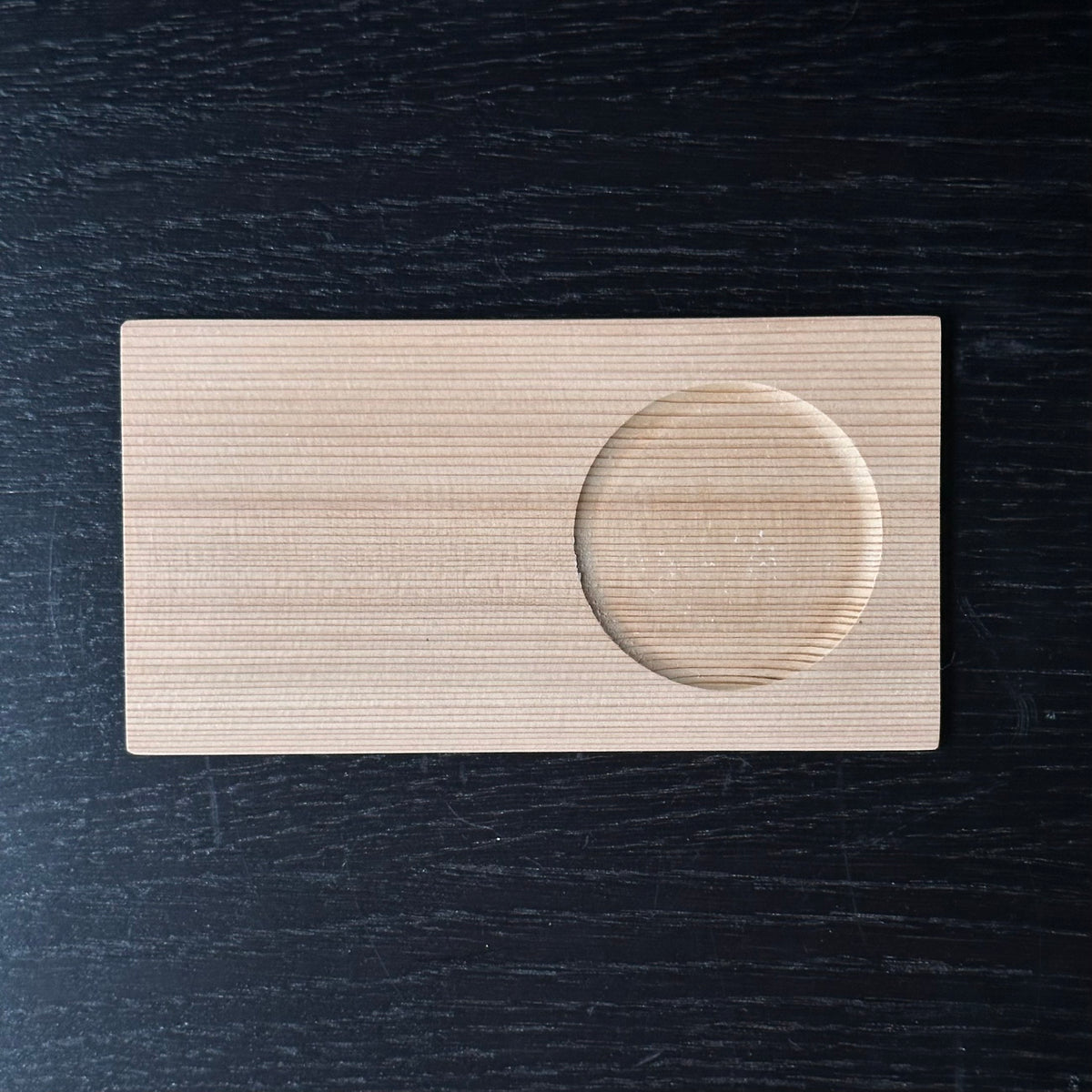 Plateau en sugi (cèdre japonais) de Taichi Kondō