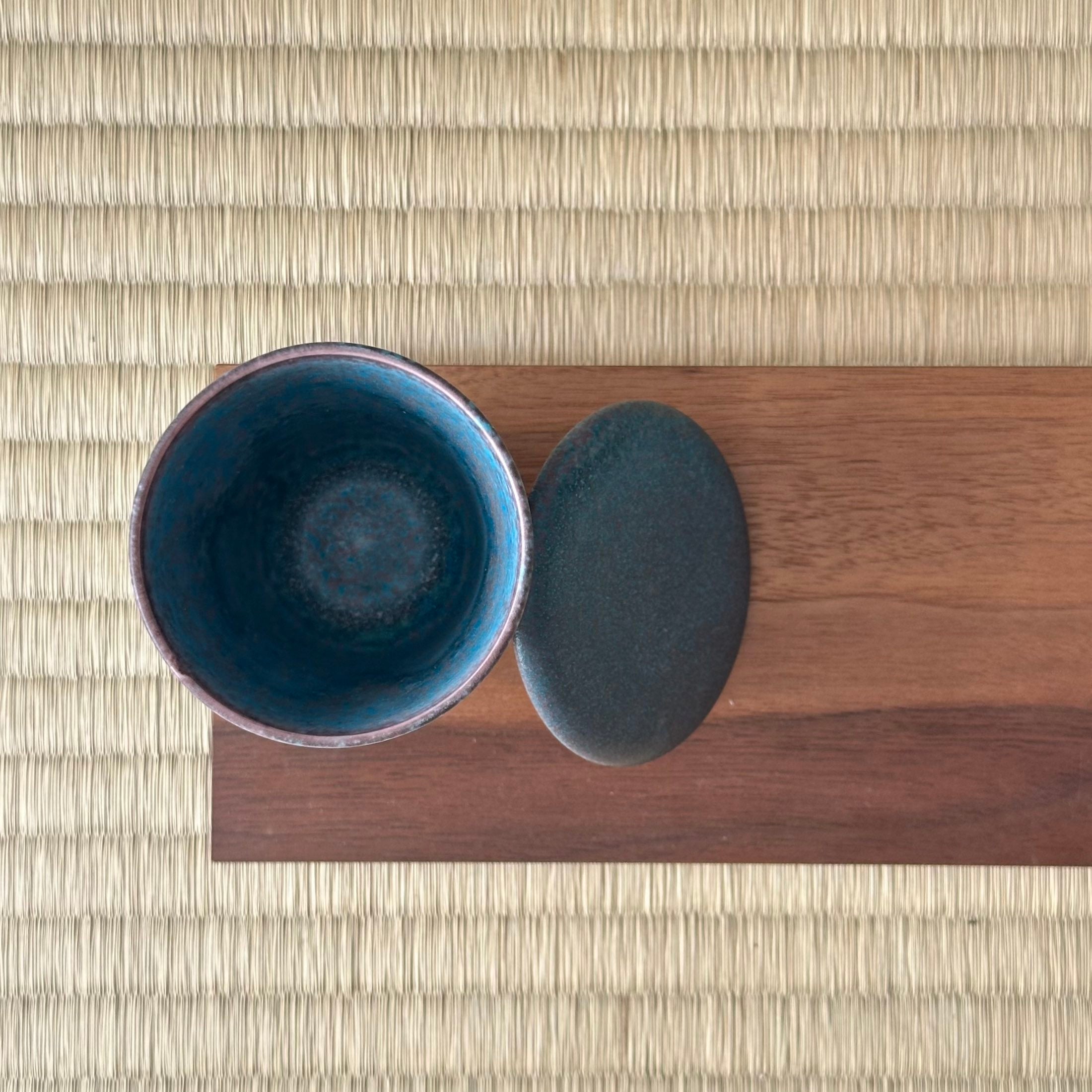 Petit bol chawanmushi en céramique et glaçure cuivre de l'atelier Tokinoha